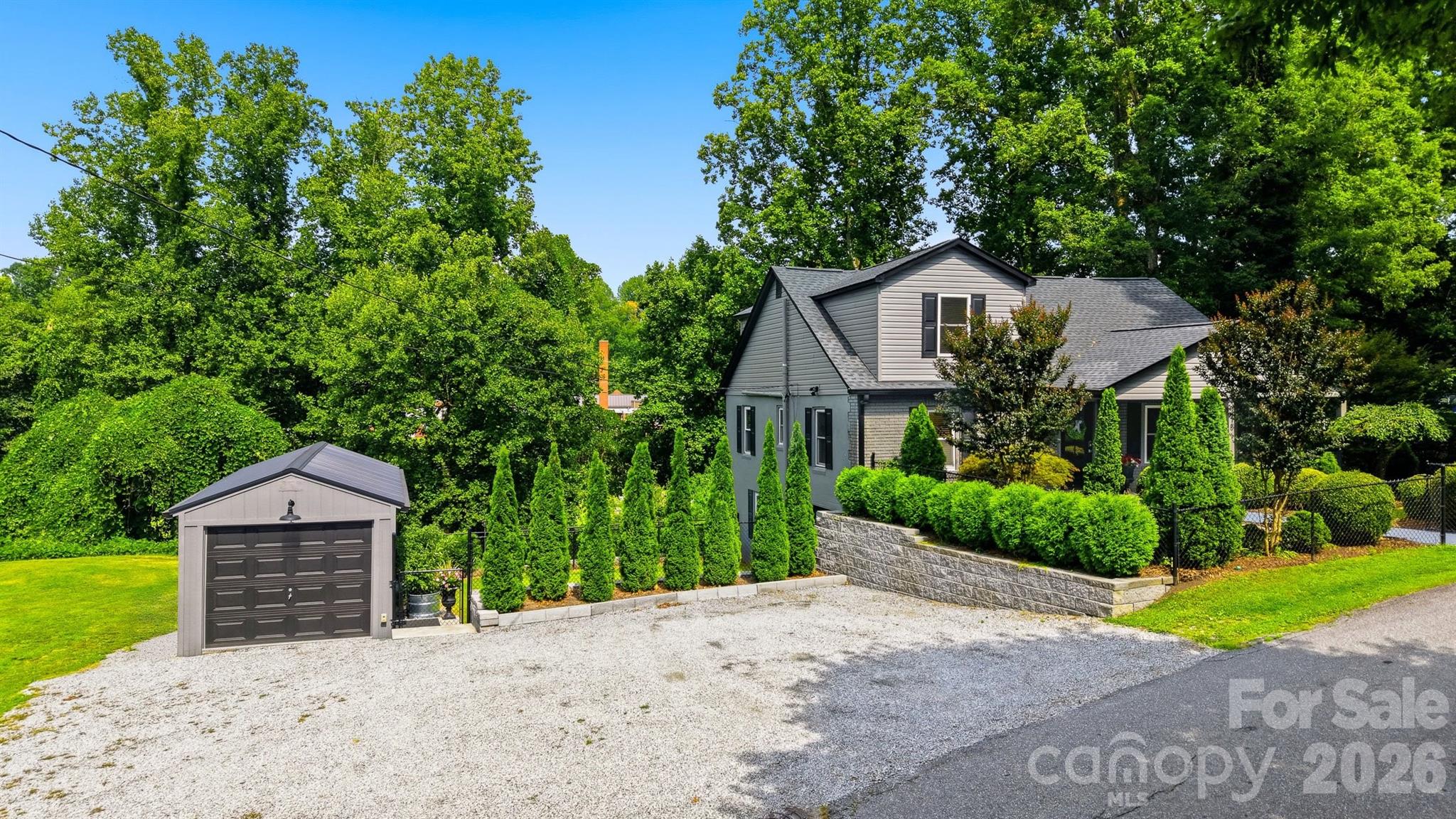 418 Arlington Circle NW — Lenoir