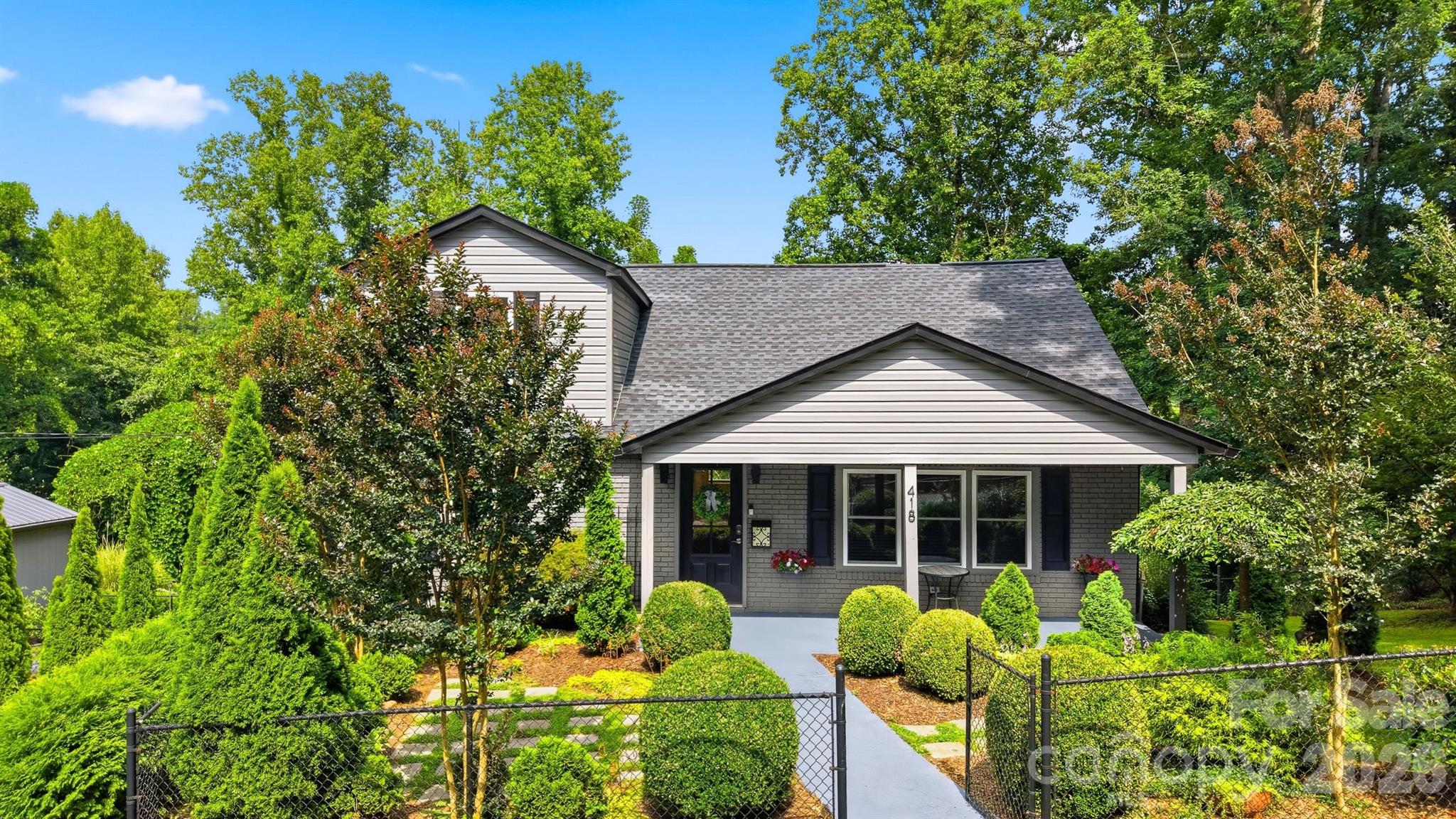418 Arlington Circle NW — Lenoir