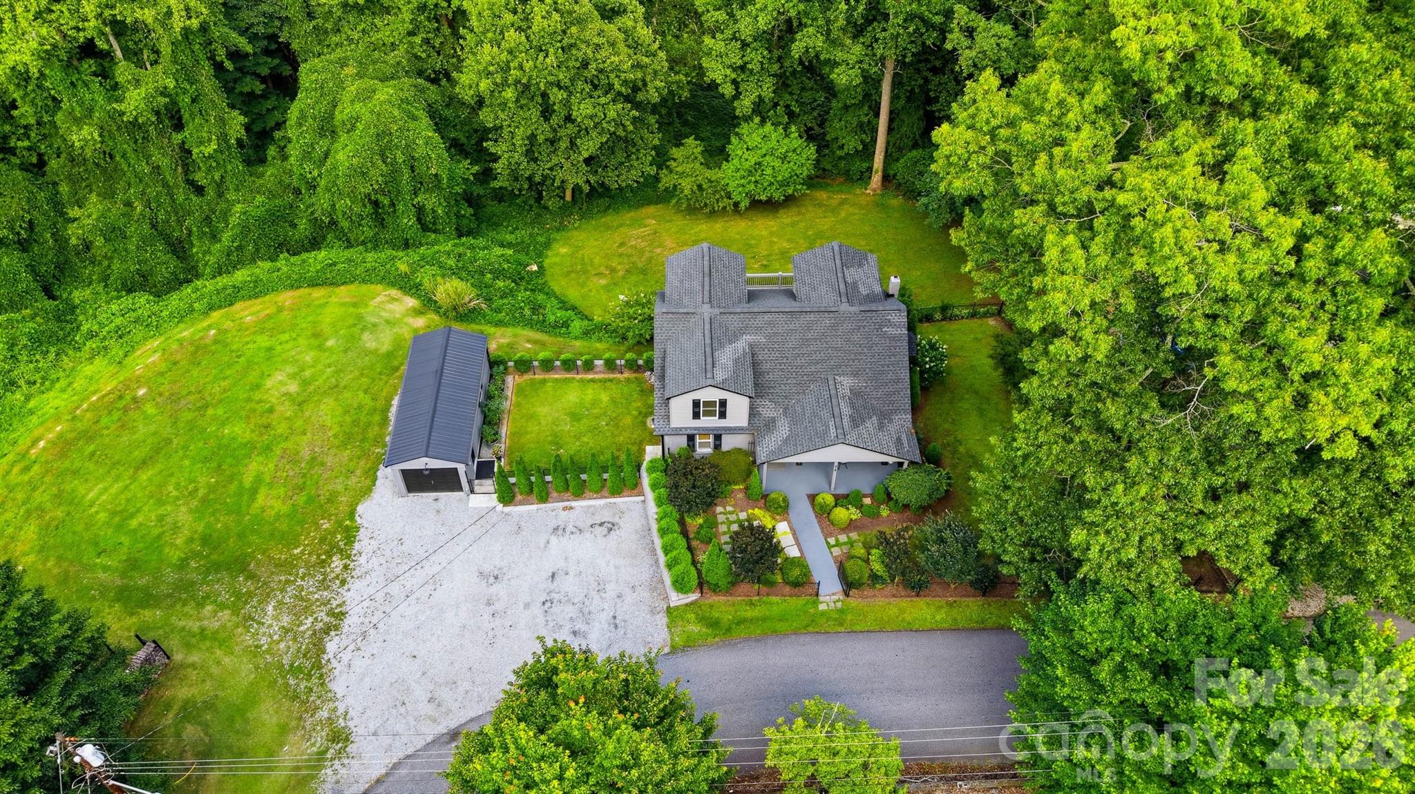 418 Arlington Circle NW — Lenoir