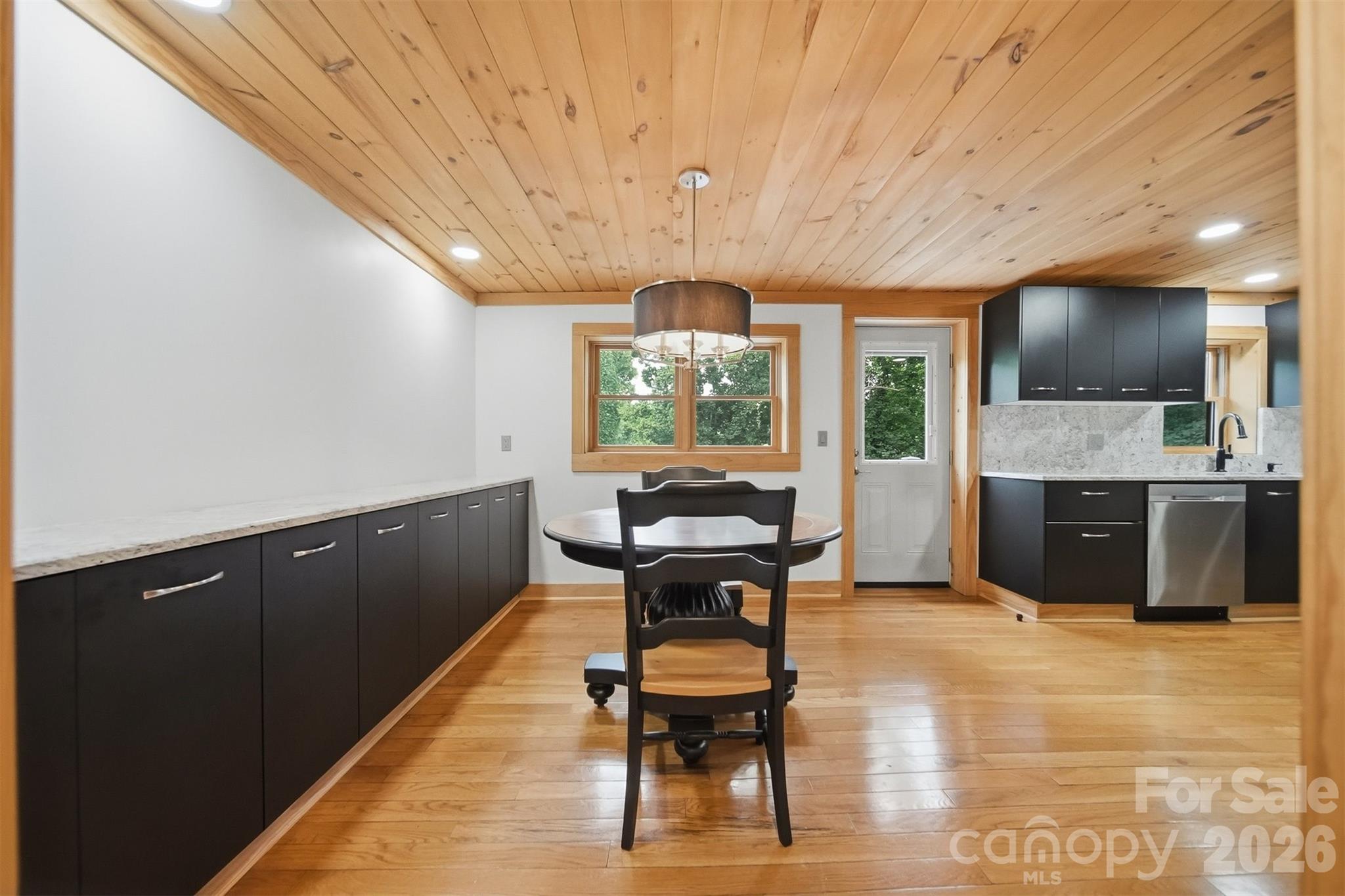418 Arlington Circle NW — Lenoir