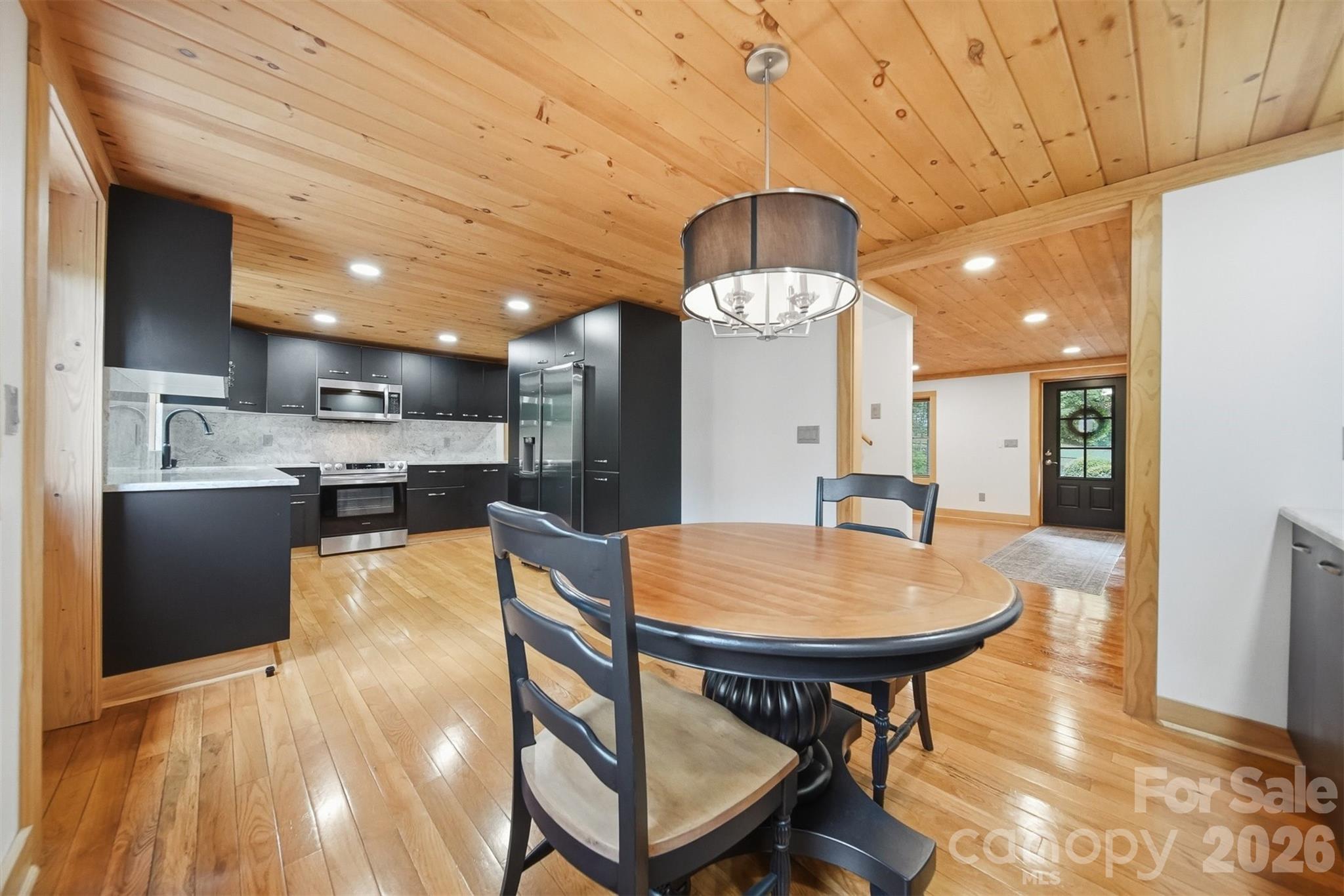 418 Arlington Circle NW — Lenoir