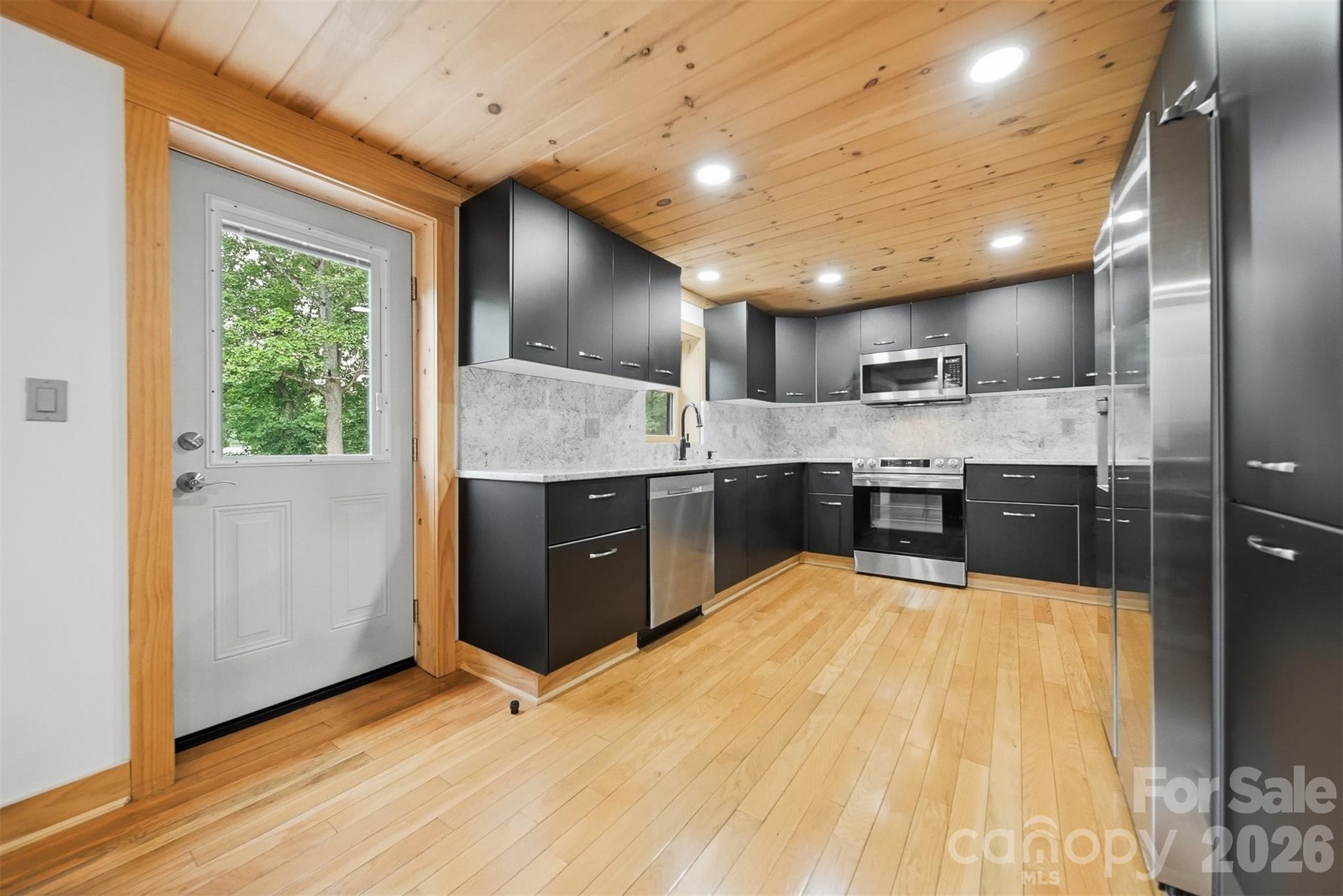 418 Arlington Circle NW — Lenoir