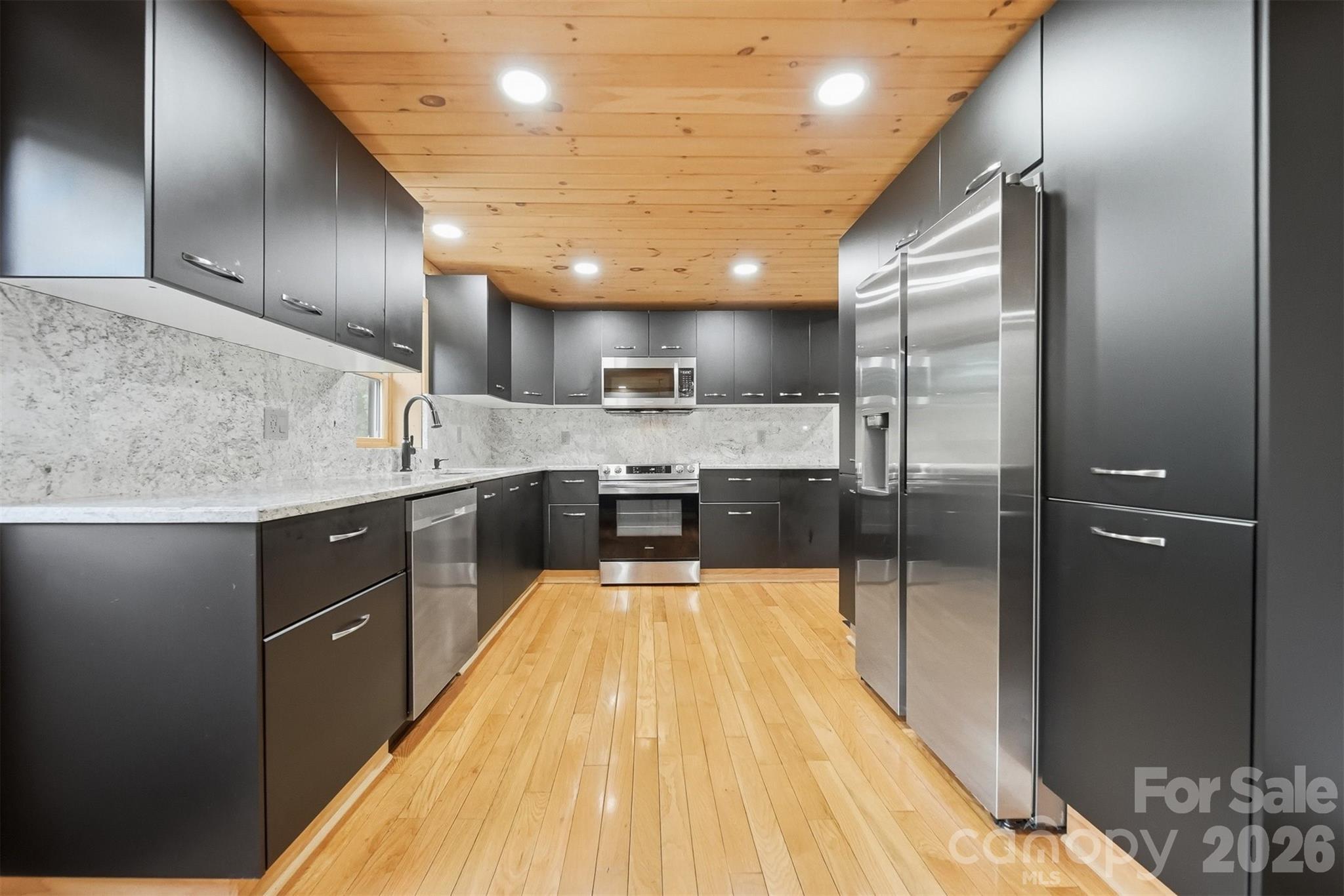 418 Arlington Circle NW — Lenoir