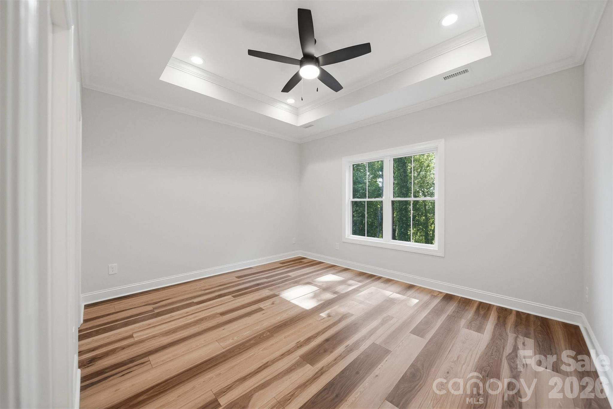 1917 Skyfall Lane — Hickory