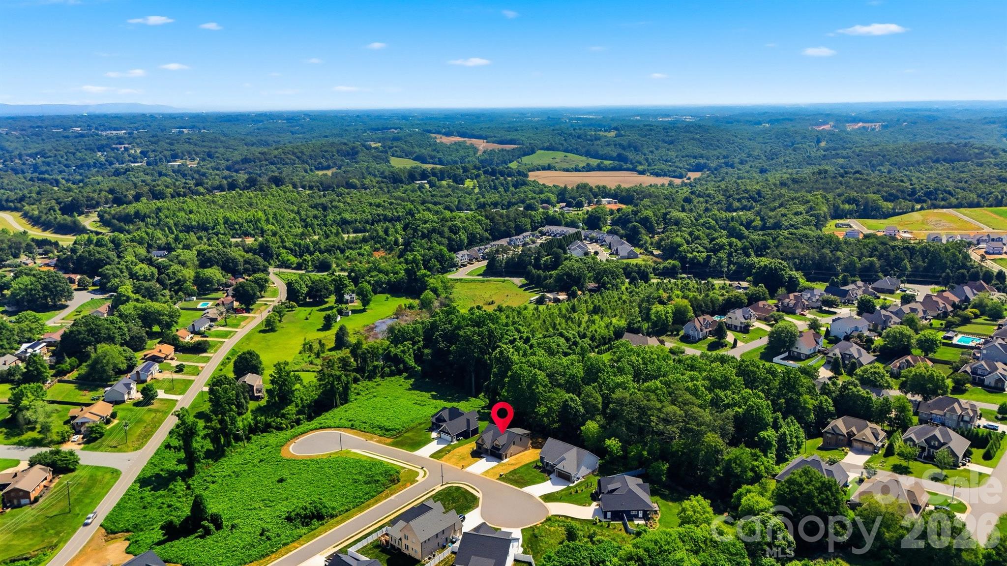 1917 Skyfall Lane — Hickory