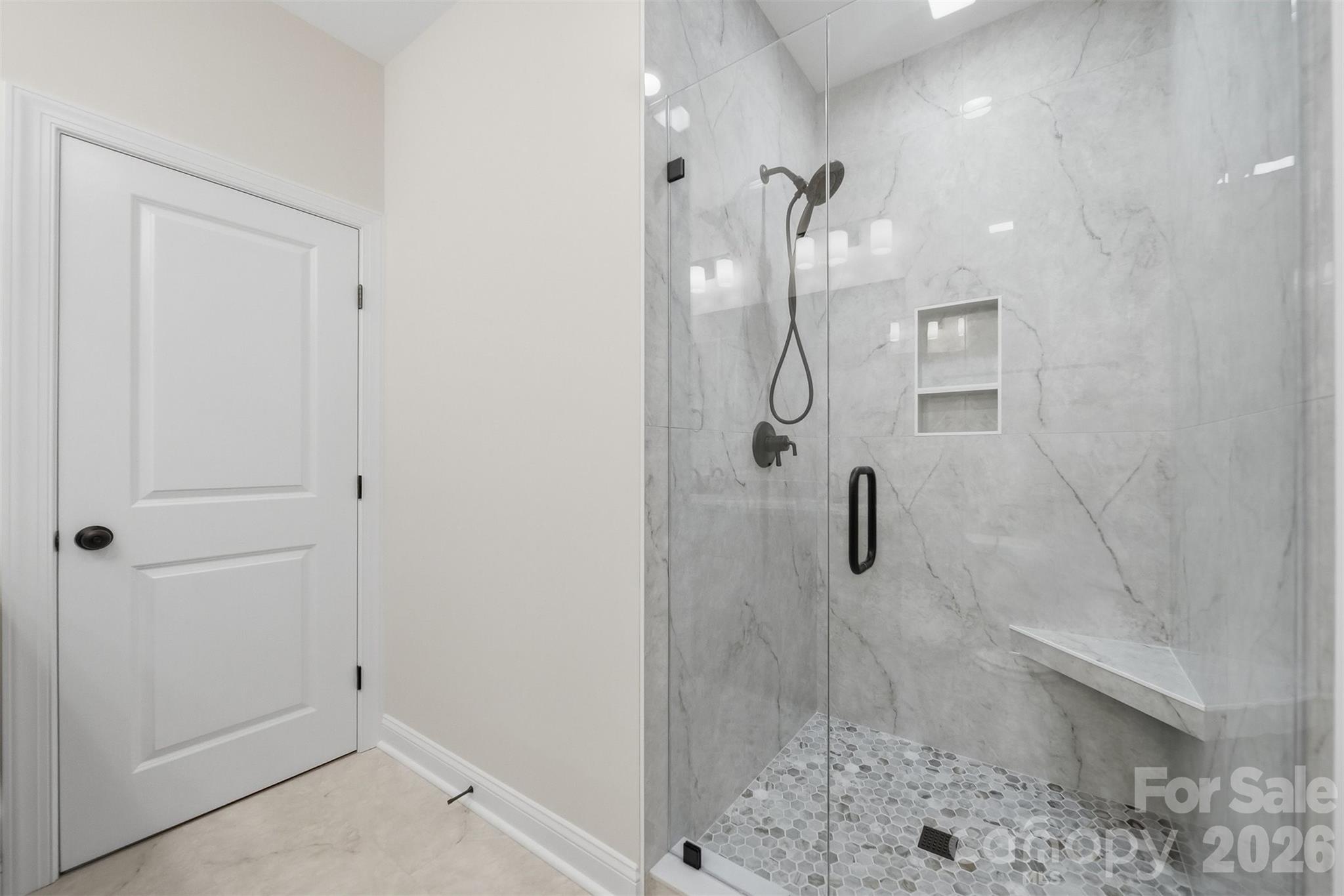 1917 Skyfall Lane — Hickory