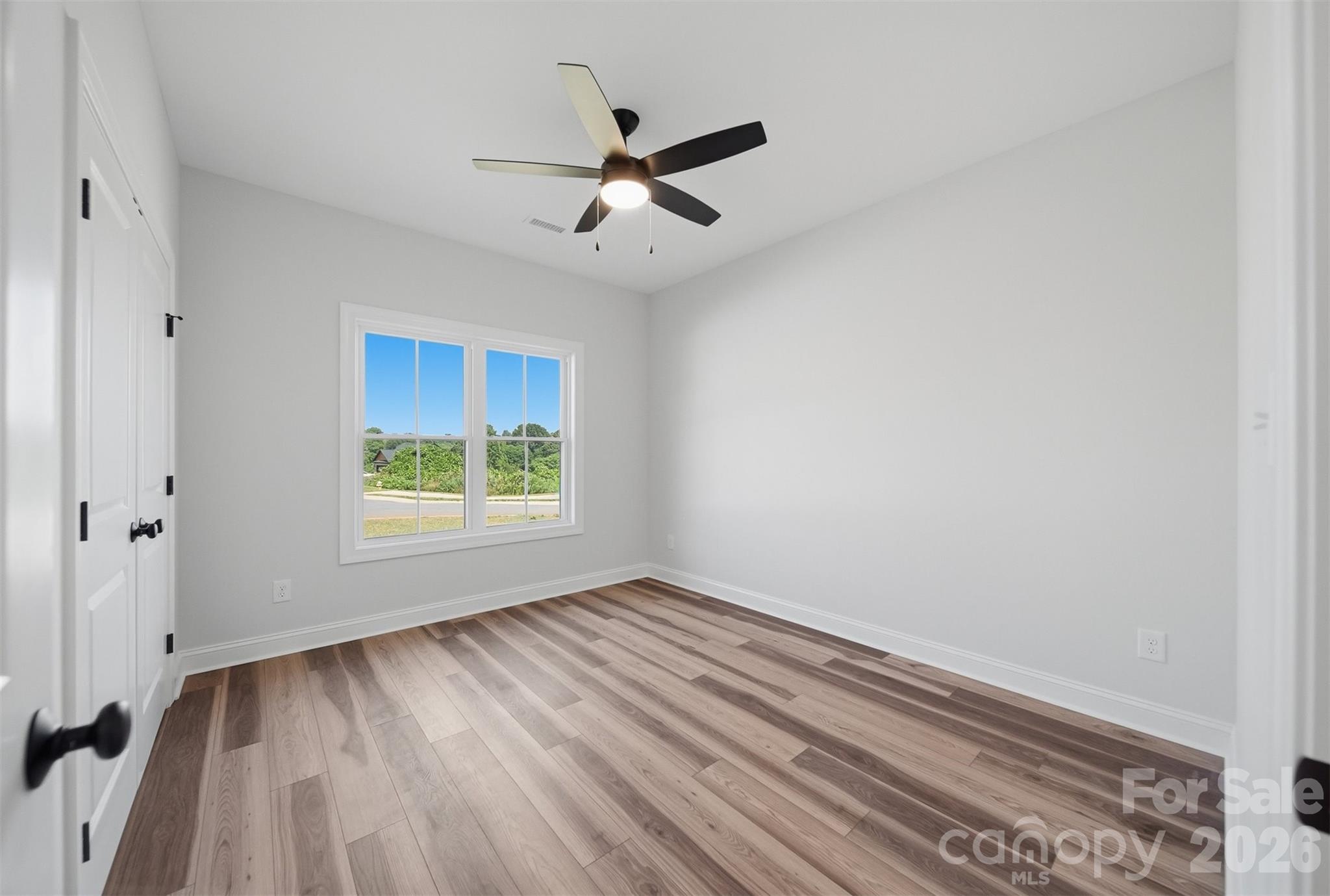 1917 Skyfall Lane — Hickory