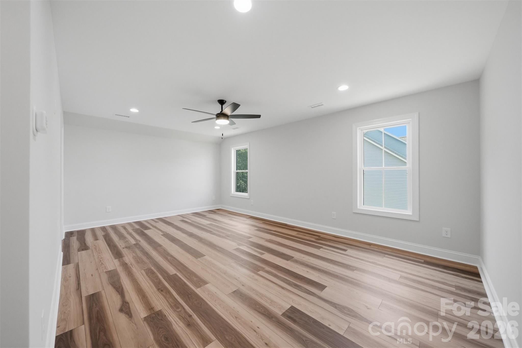 1917 Skyfall Lane — Hickory