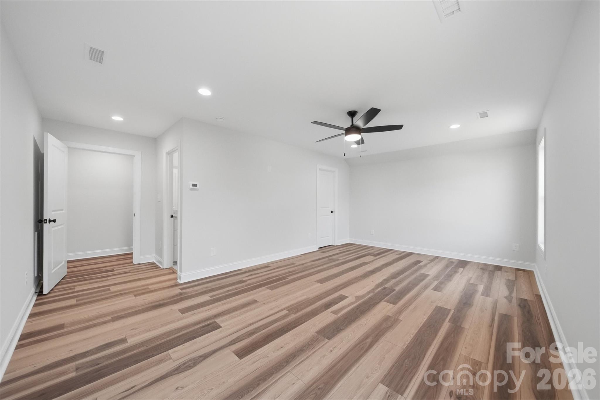 1917 Skyfall Lane — Hickory