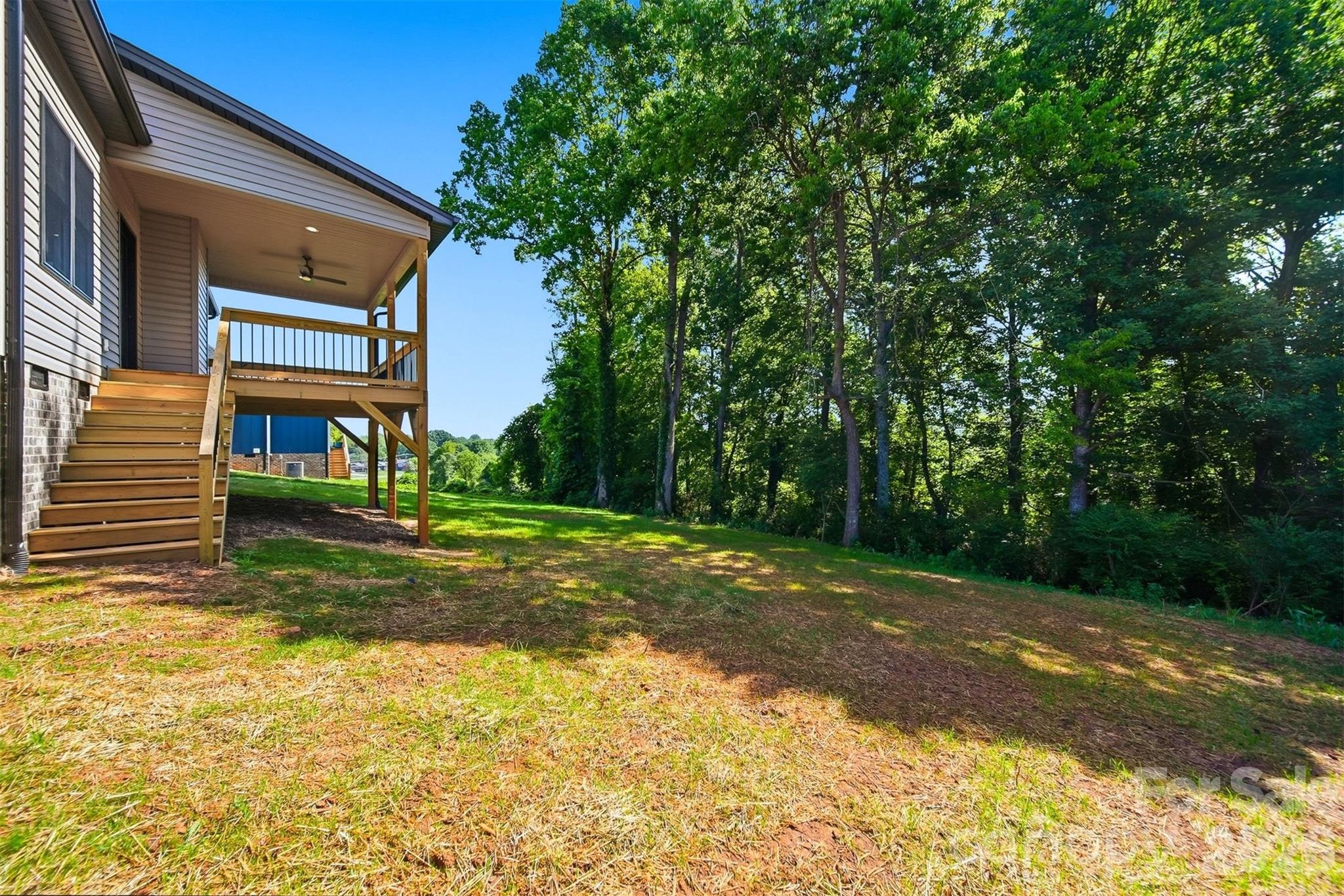 1917 Skyfall Lane — Hickory