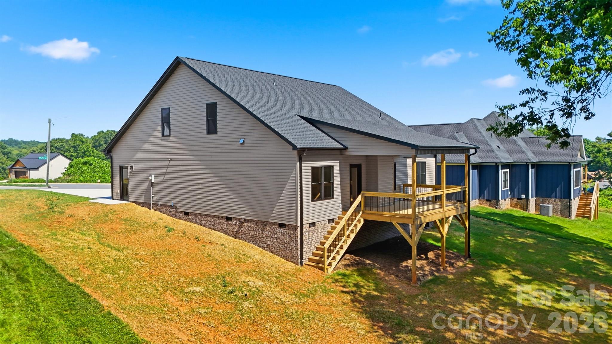 1917 Skyfall Lane — Hickory