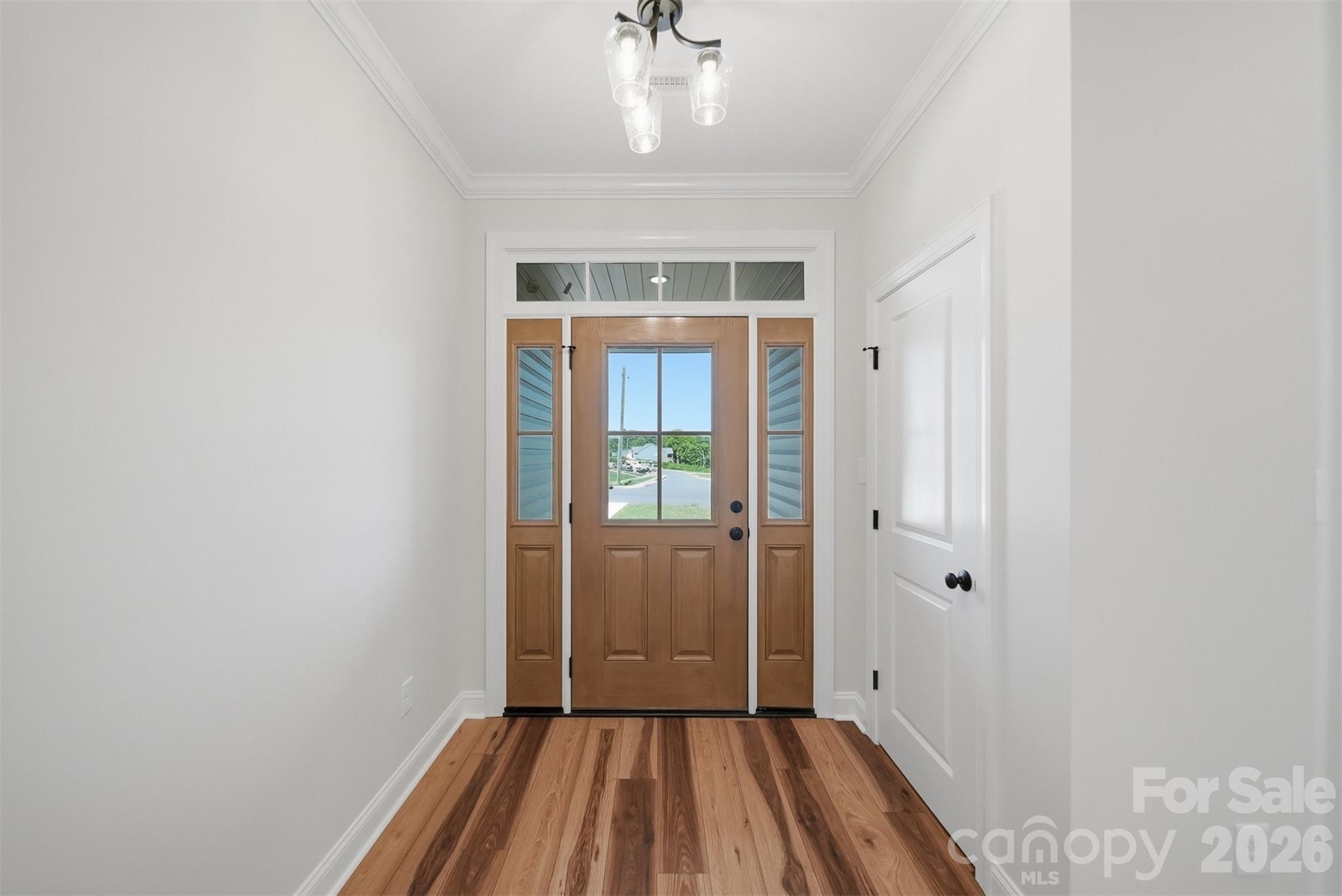 1917 Skyfall Lane — Hickory