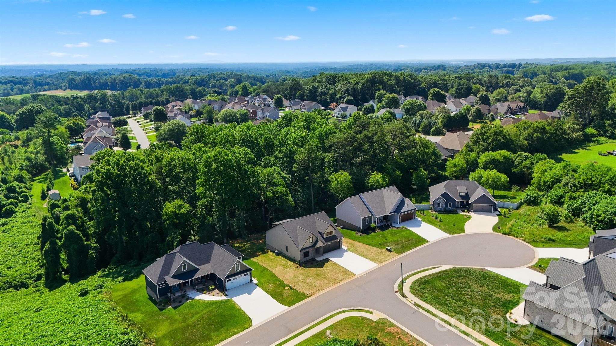 1917 Skyfall Lane — Hickory