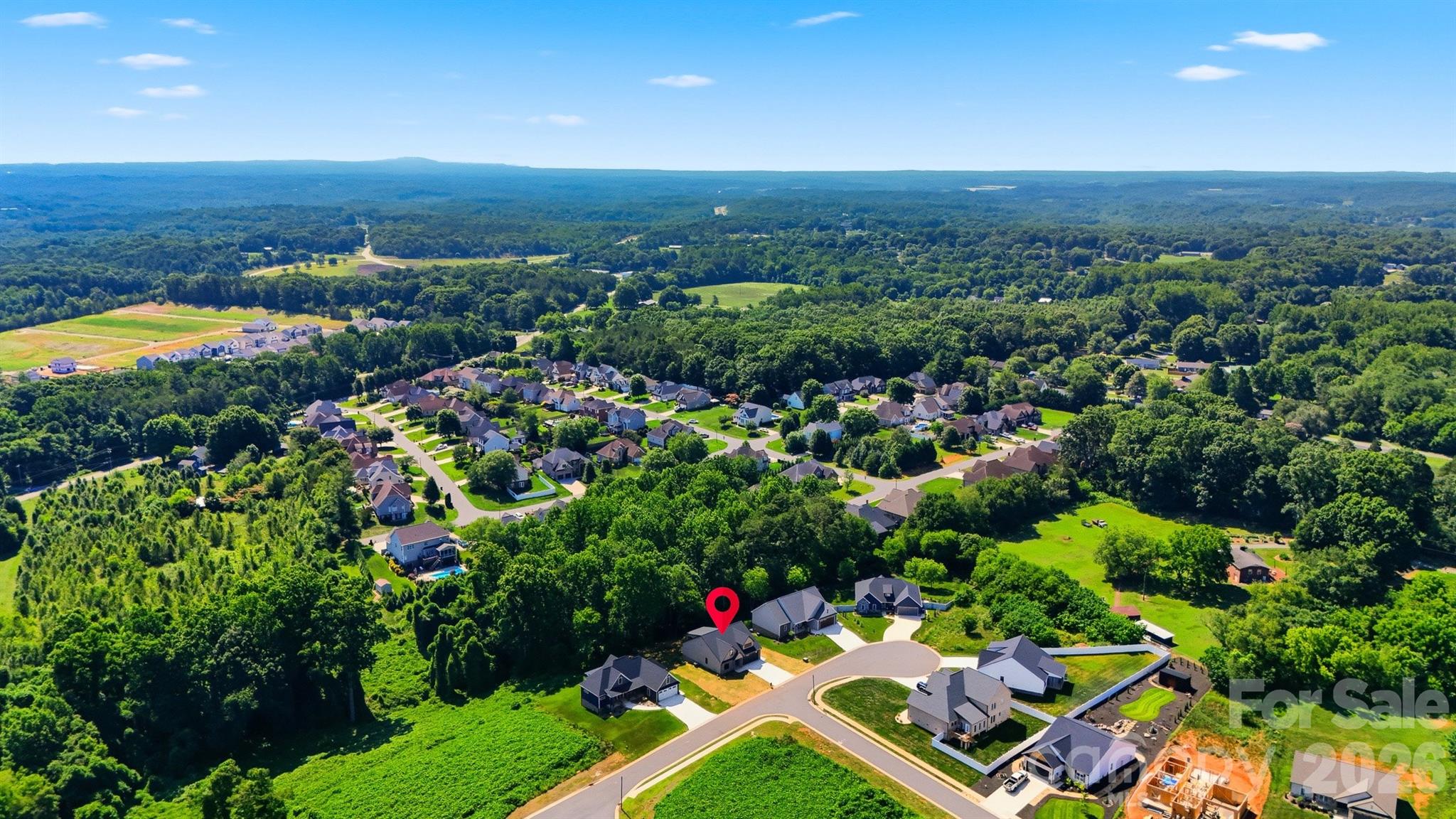 1917 Skyfall Lane — Hickory