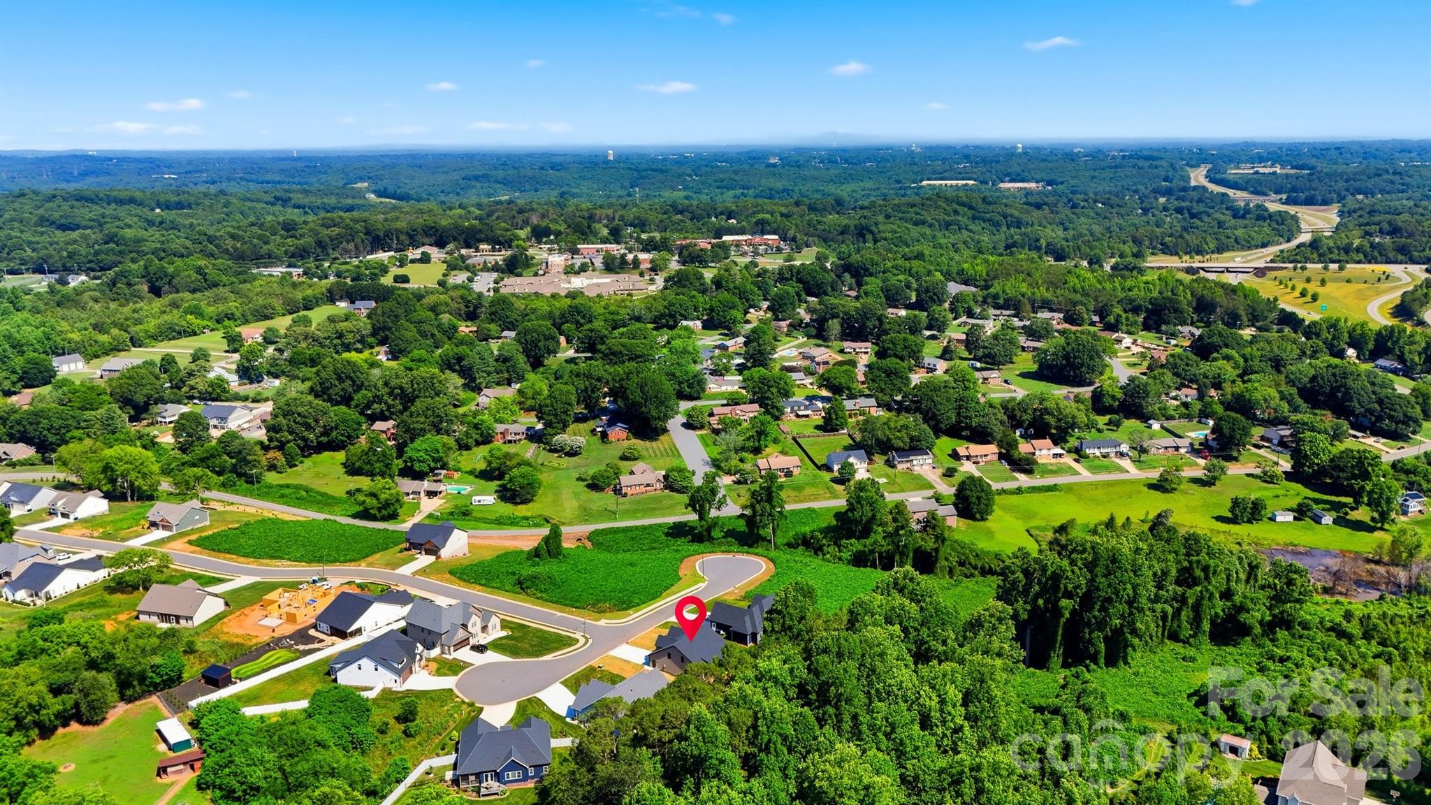 1917 Skyfall Lane — Hickory