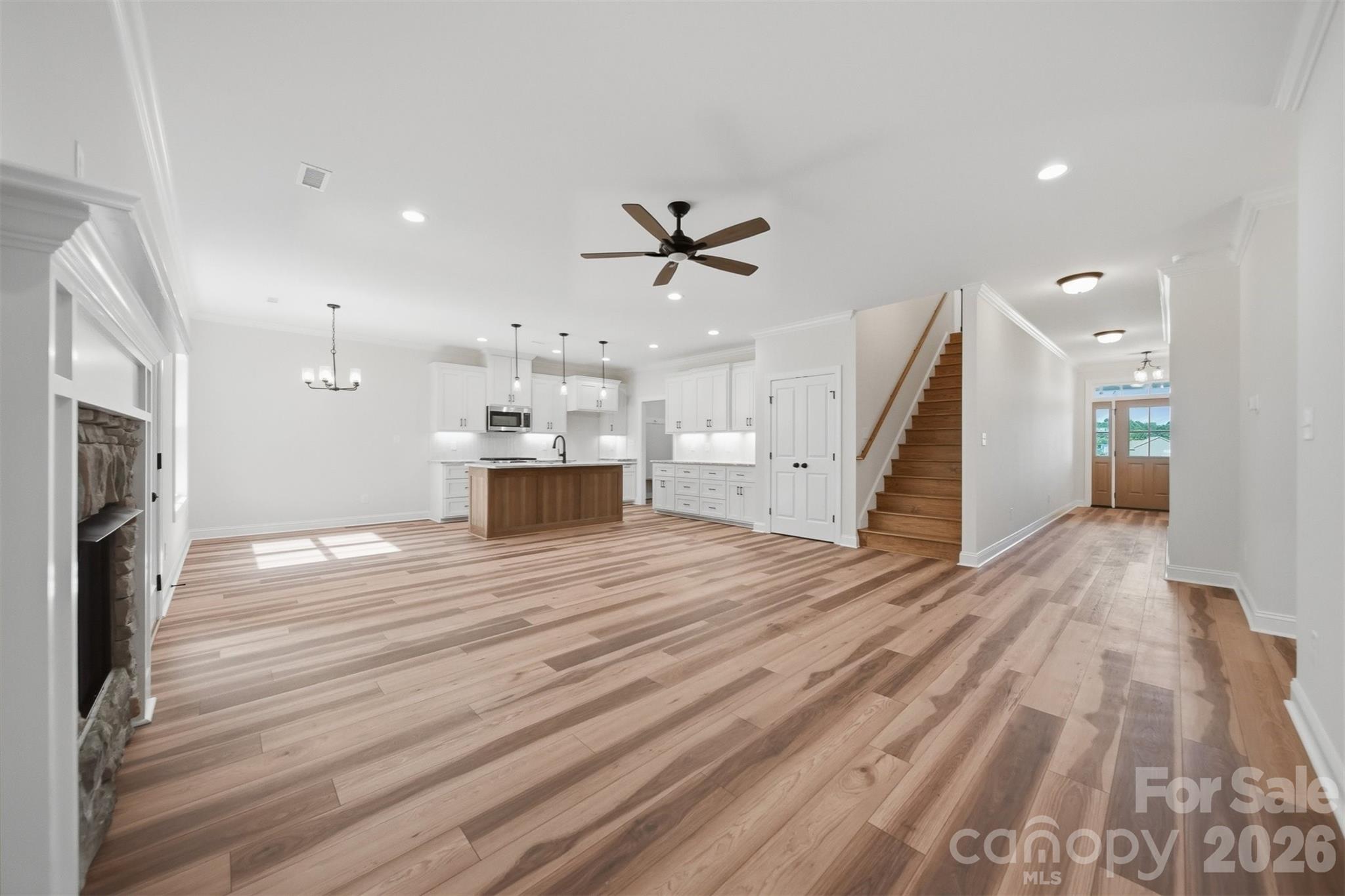 1917 Skyfall Lane — Hickory