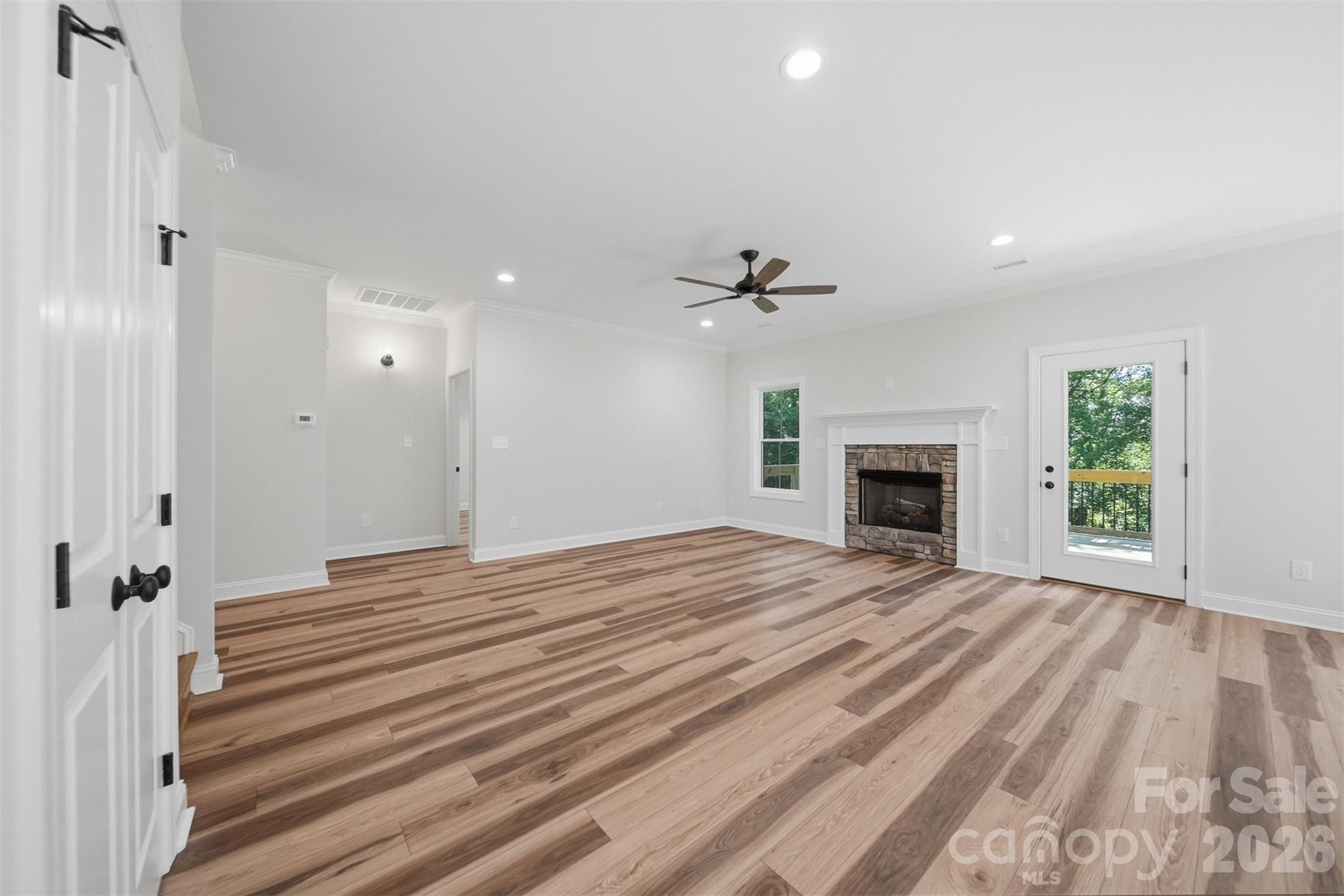 1917 Skyfall Lane — Hickory