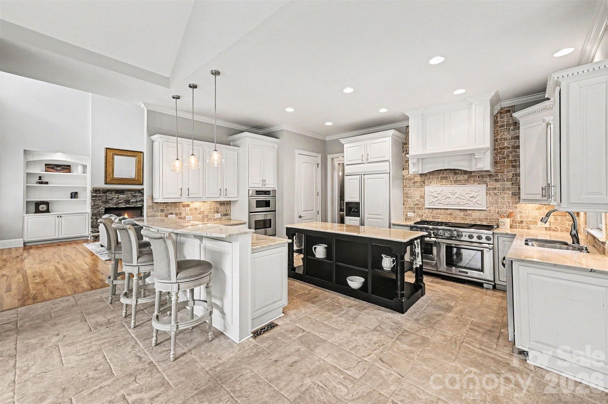 2216 Highland Forest Drive — Marvin