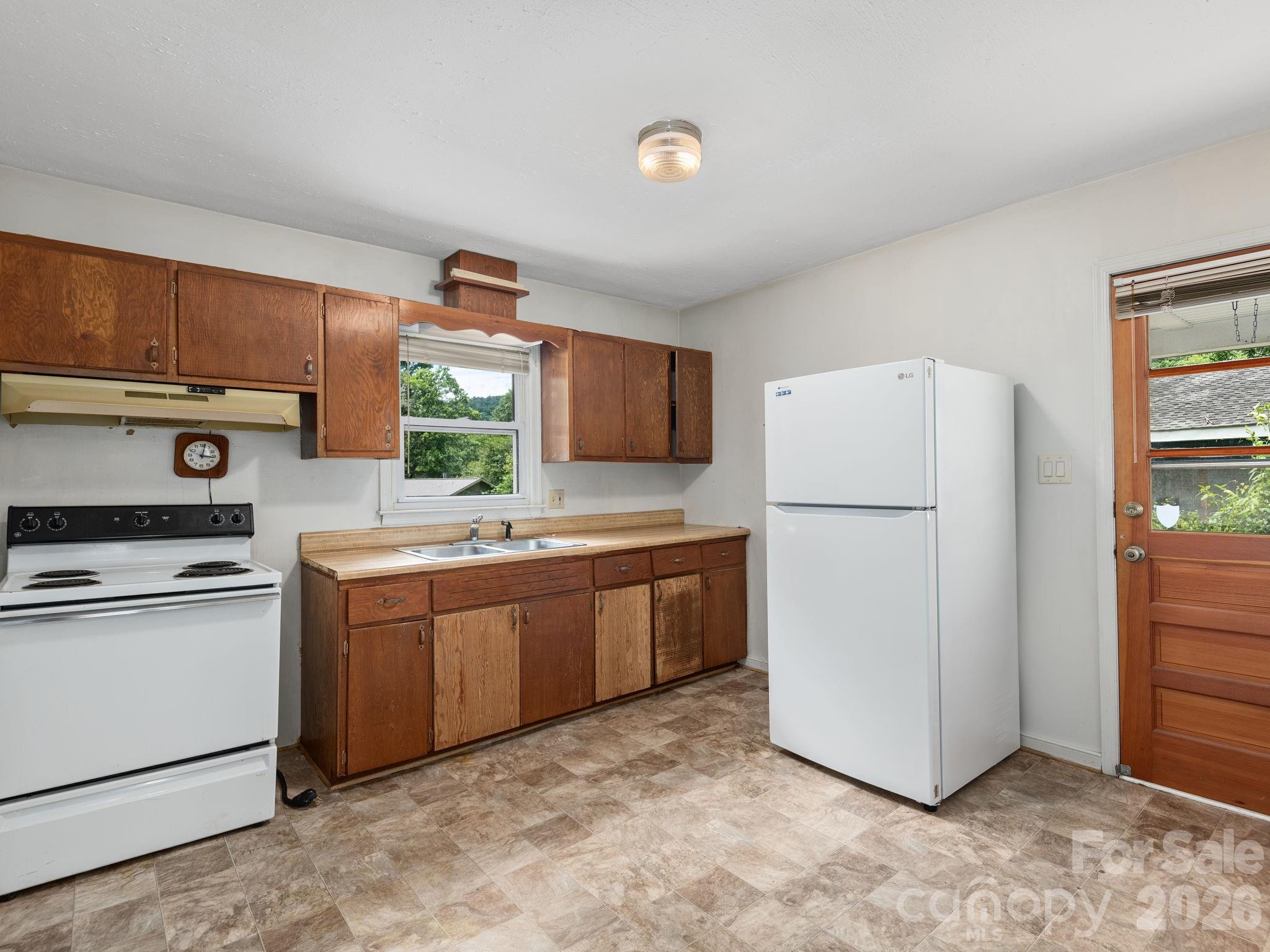 807 N Cherokee Avenue — Black Mountain