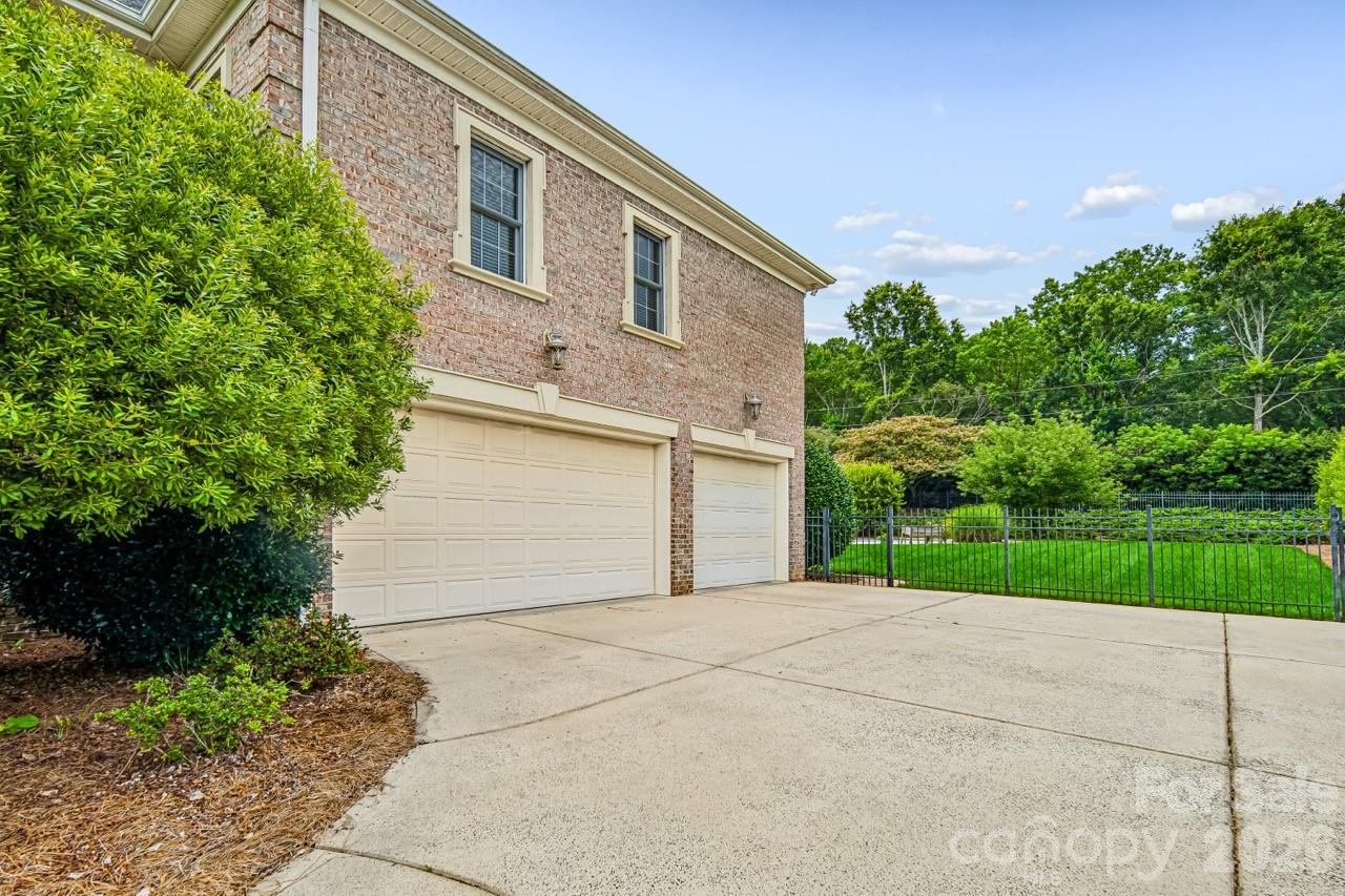 4305 Mourning Dove Drive — Matthews