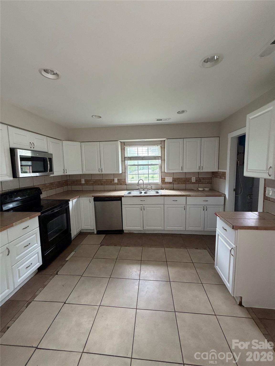7101 Riding Trail Road — Charlotte
