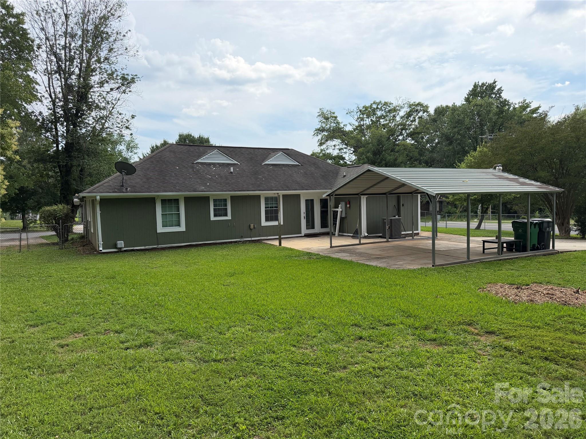 7101 Riding Trail Road — Charlotte
