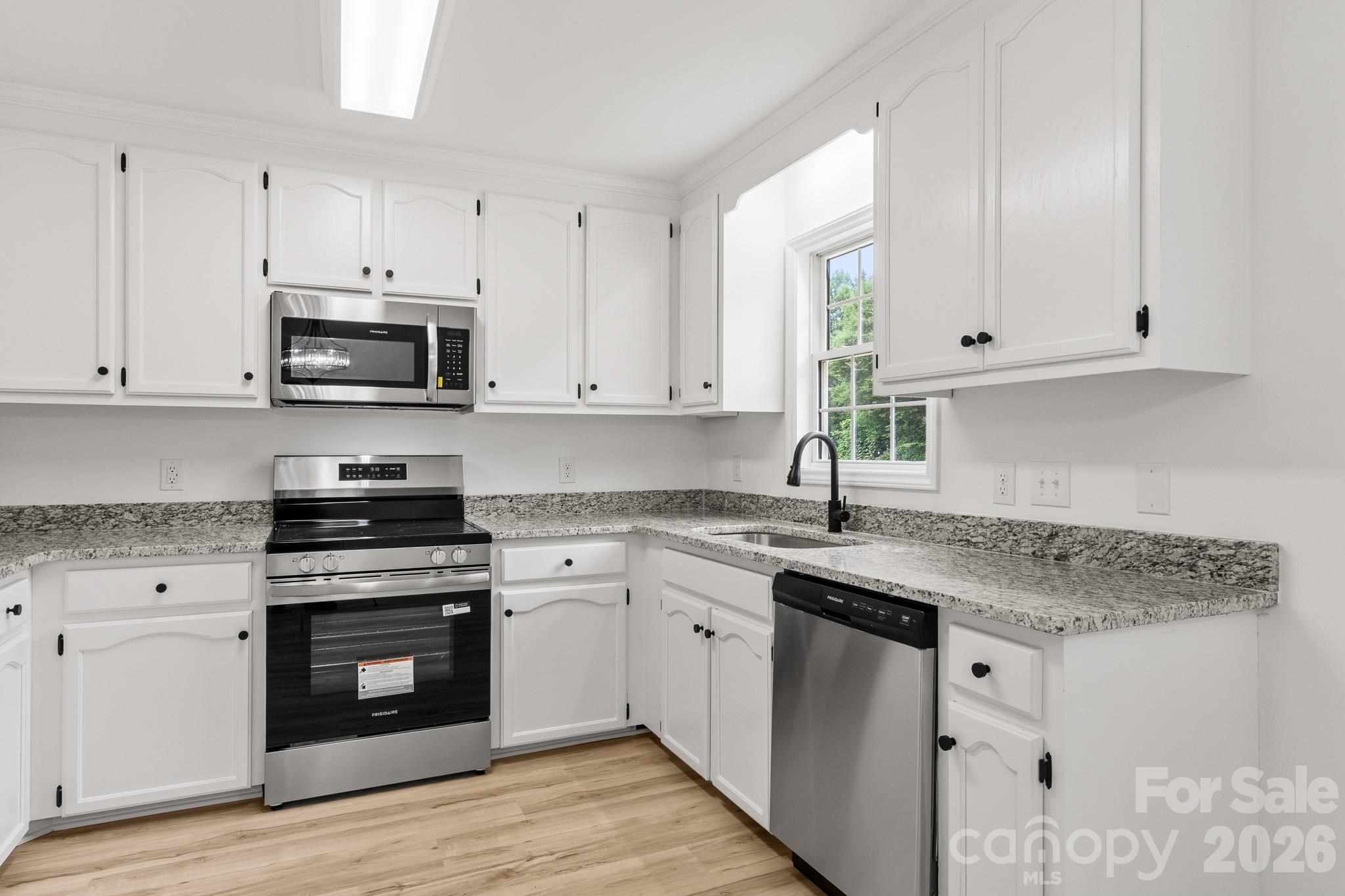 2931 Greenleaf Road — Clover