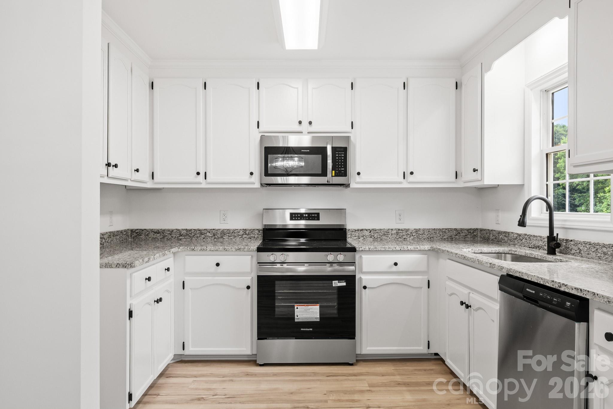 2931 Greenleaf Road — Clover