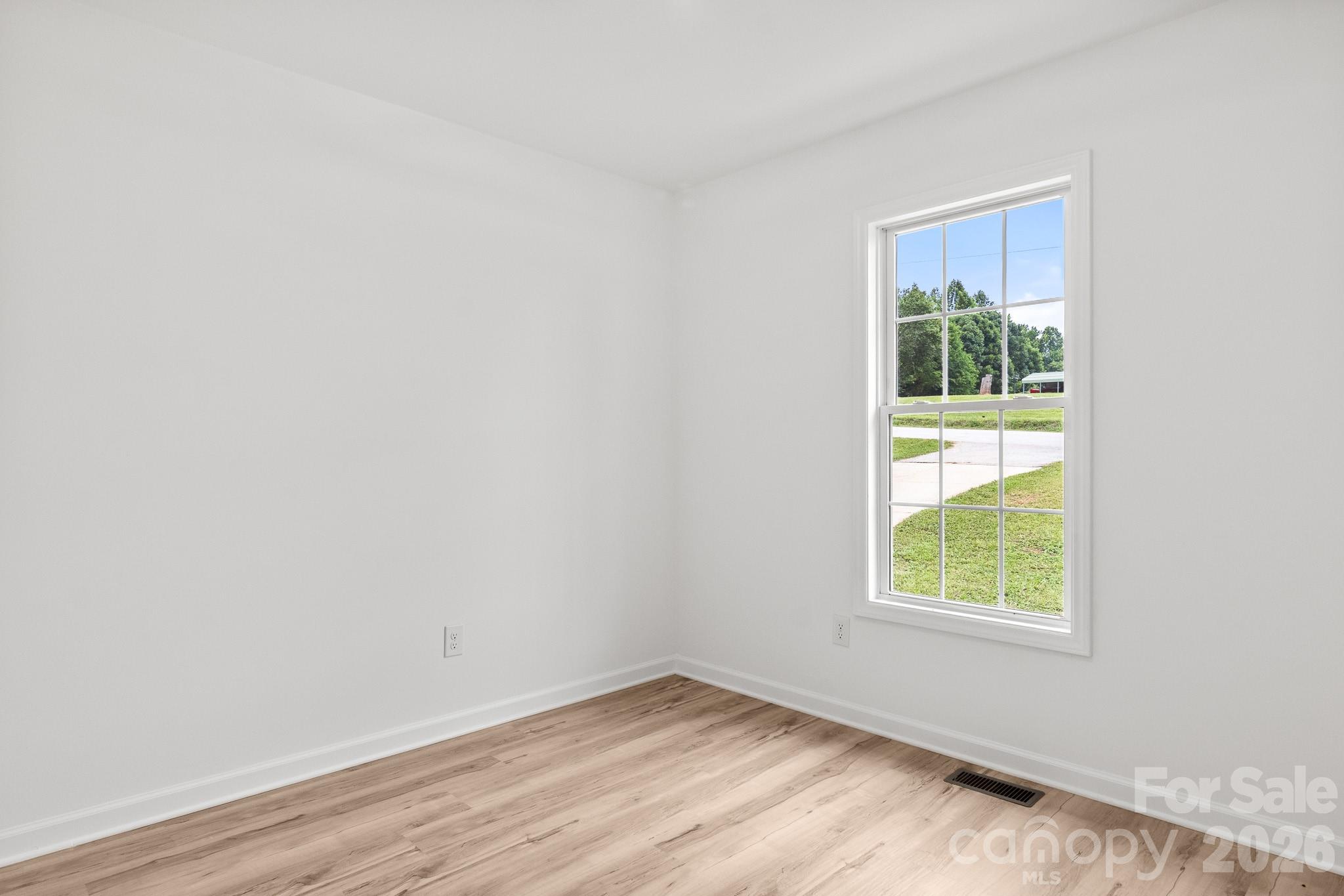 2931 Greenleaf Road — Clover