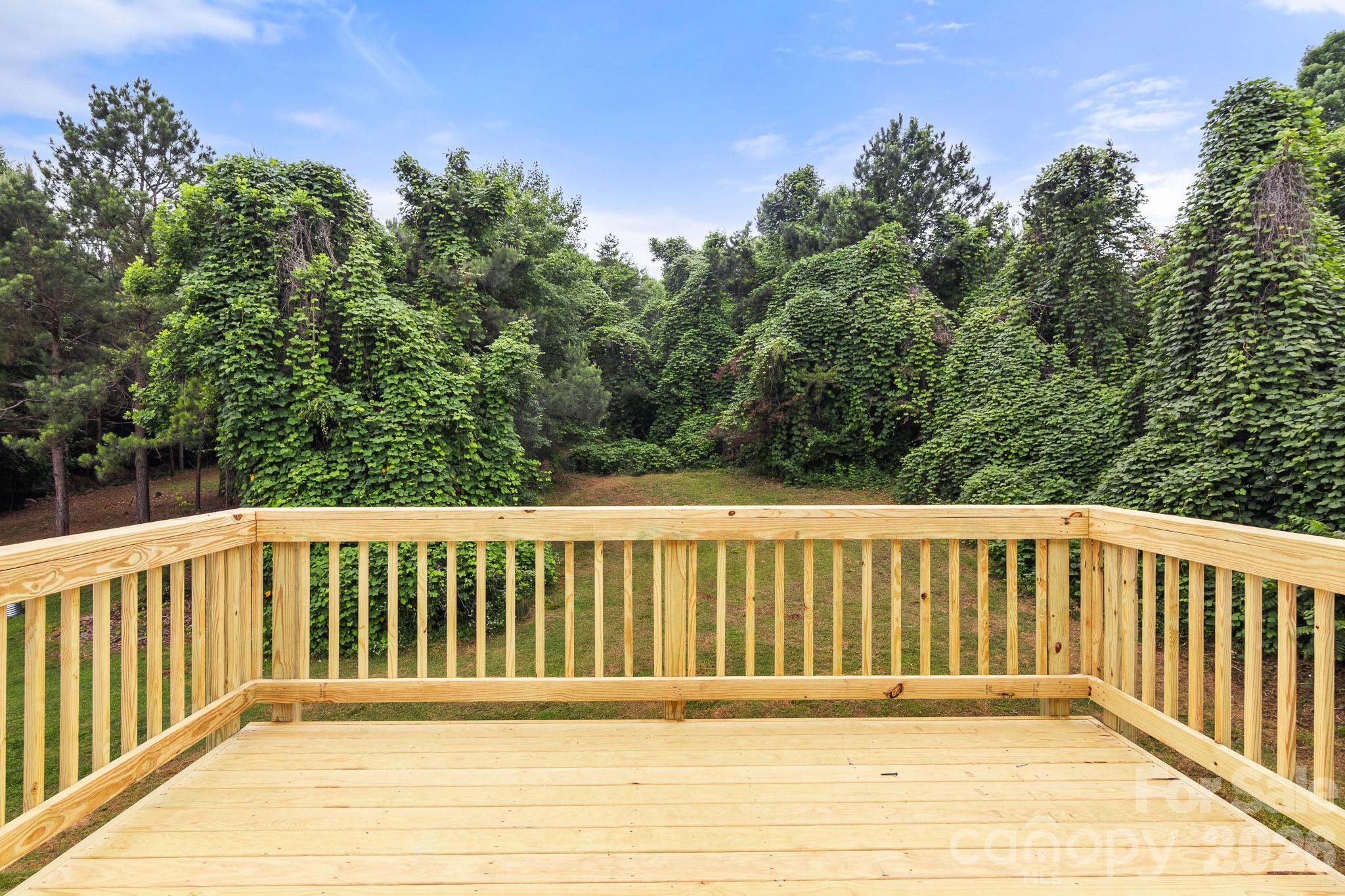 2931 Greenleaf Road — Clover