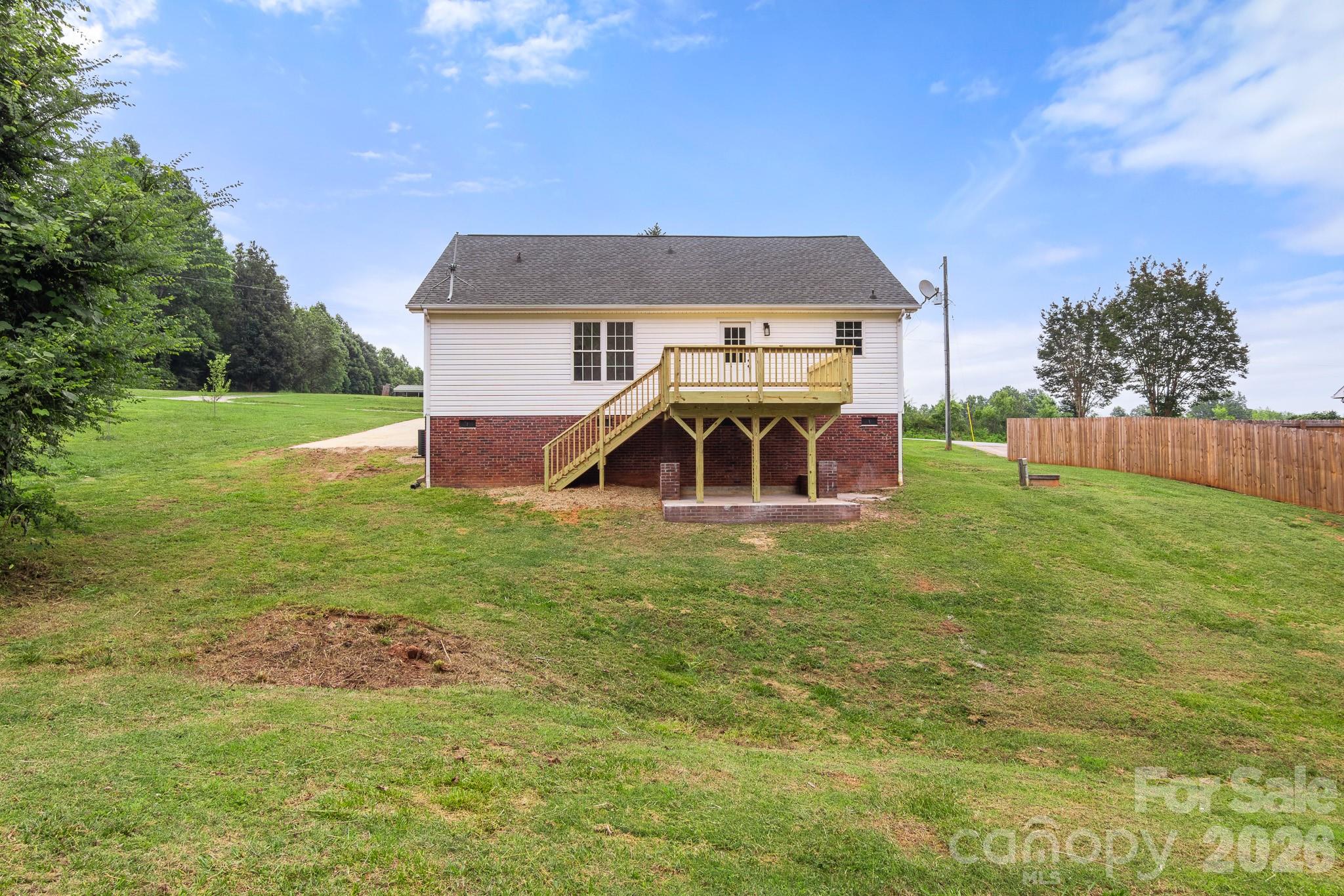 2931 Greenleaf Road — Clover