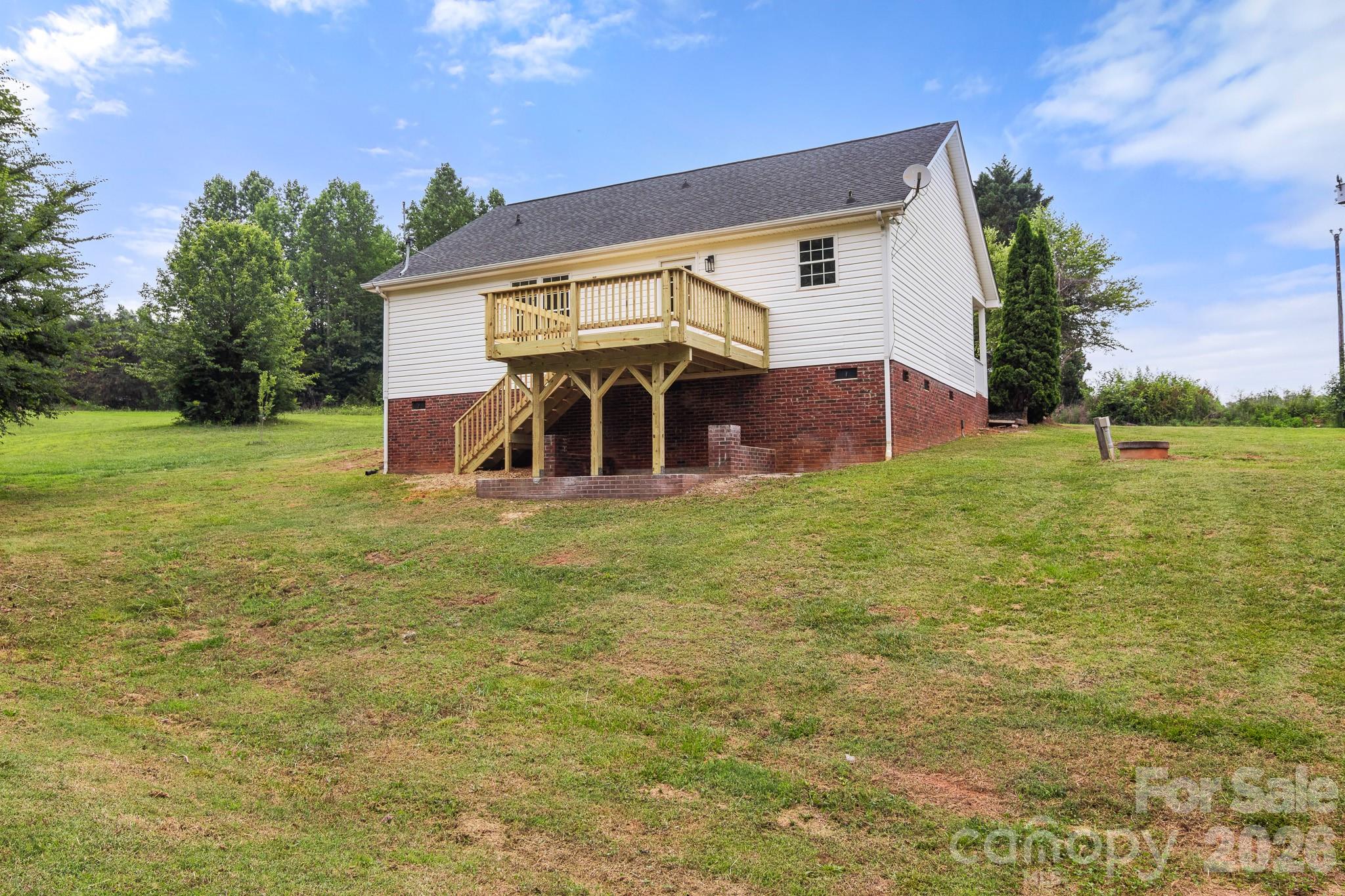 2931 Greenleaf Road — Clover