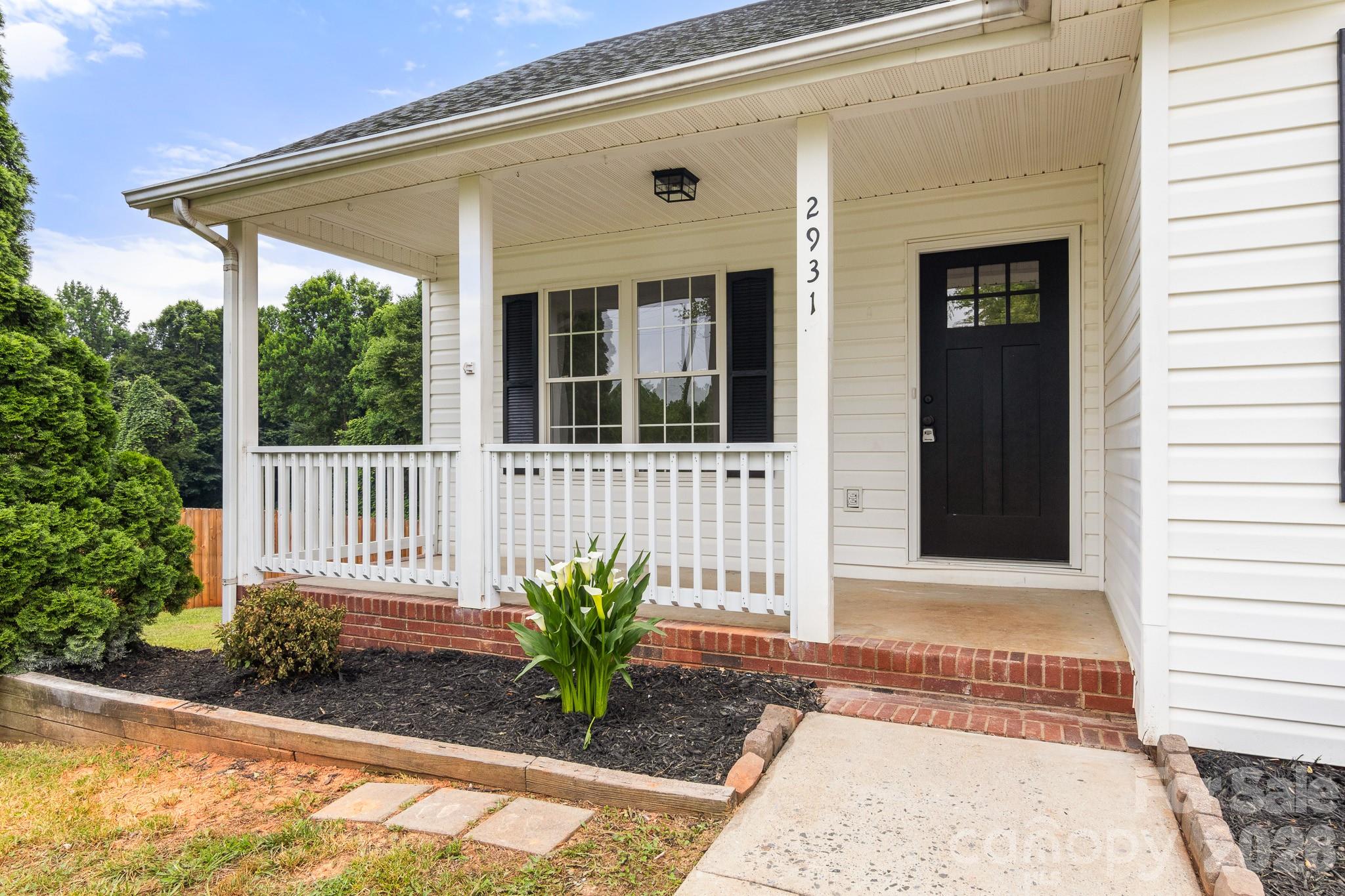 2931 Greenleaf Road — Clover