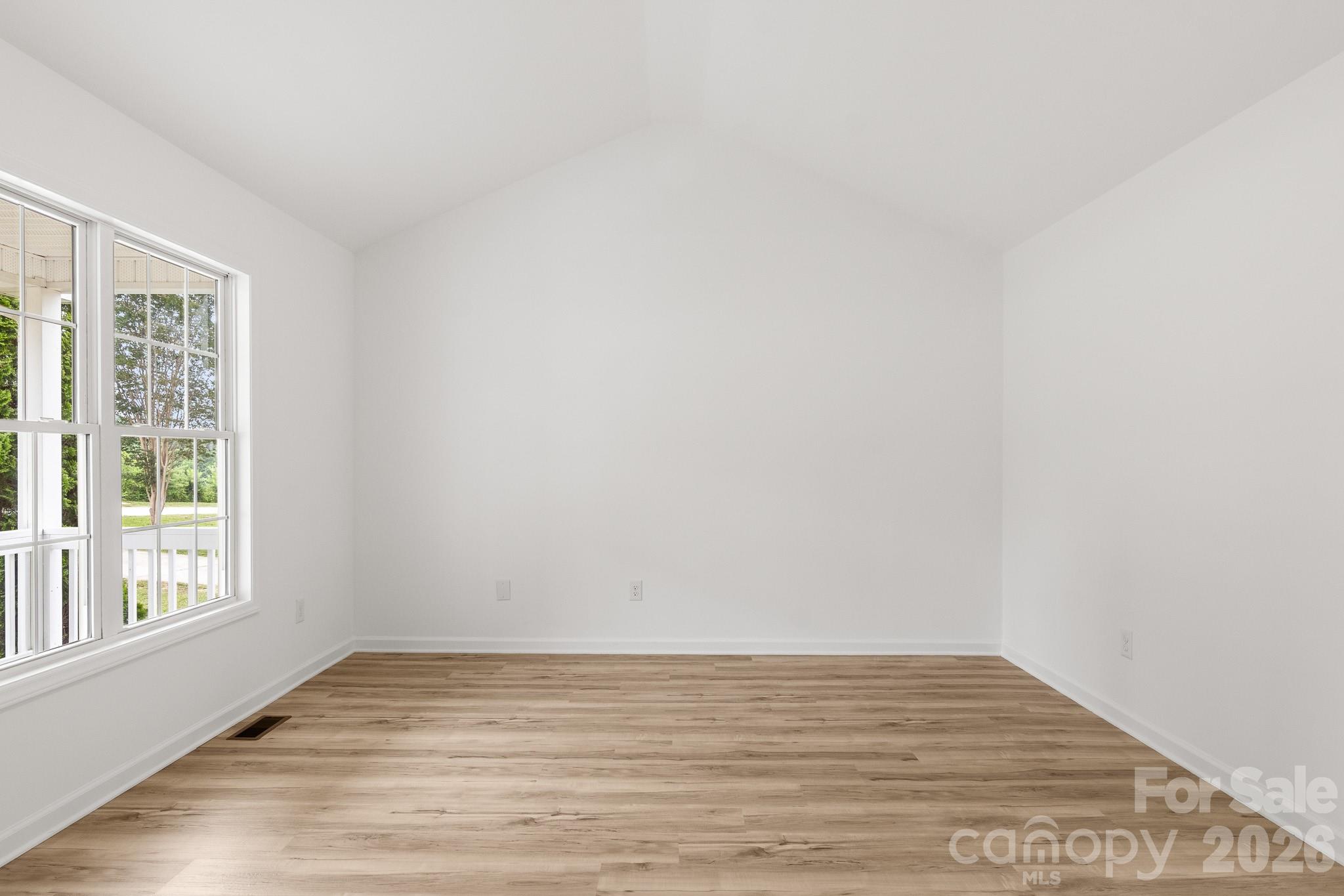 2931 Greenleaf Road — Clover