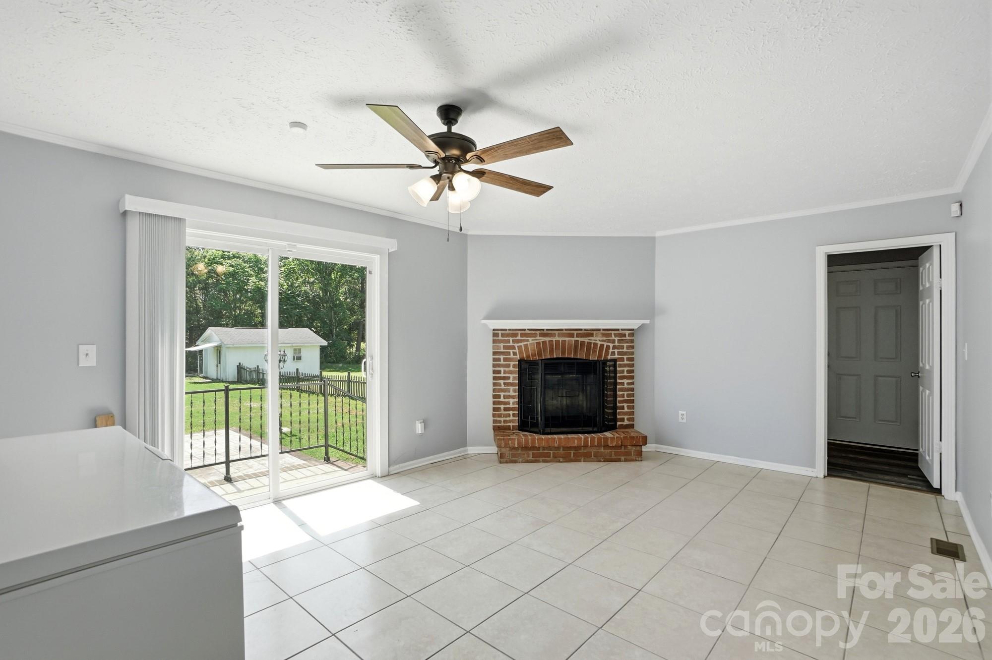288 Farris Road — Clover