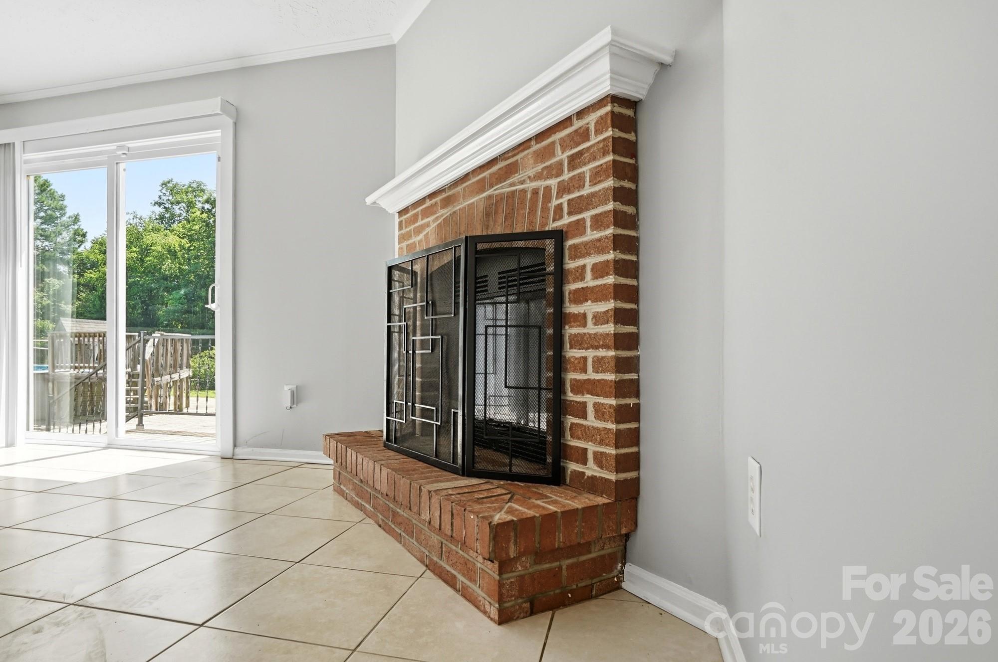 288 Farris Road — Clover