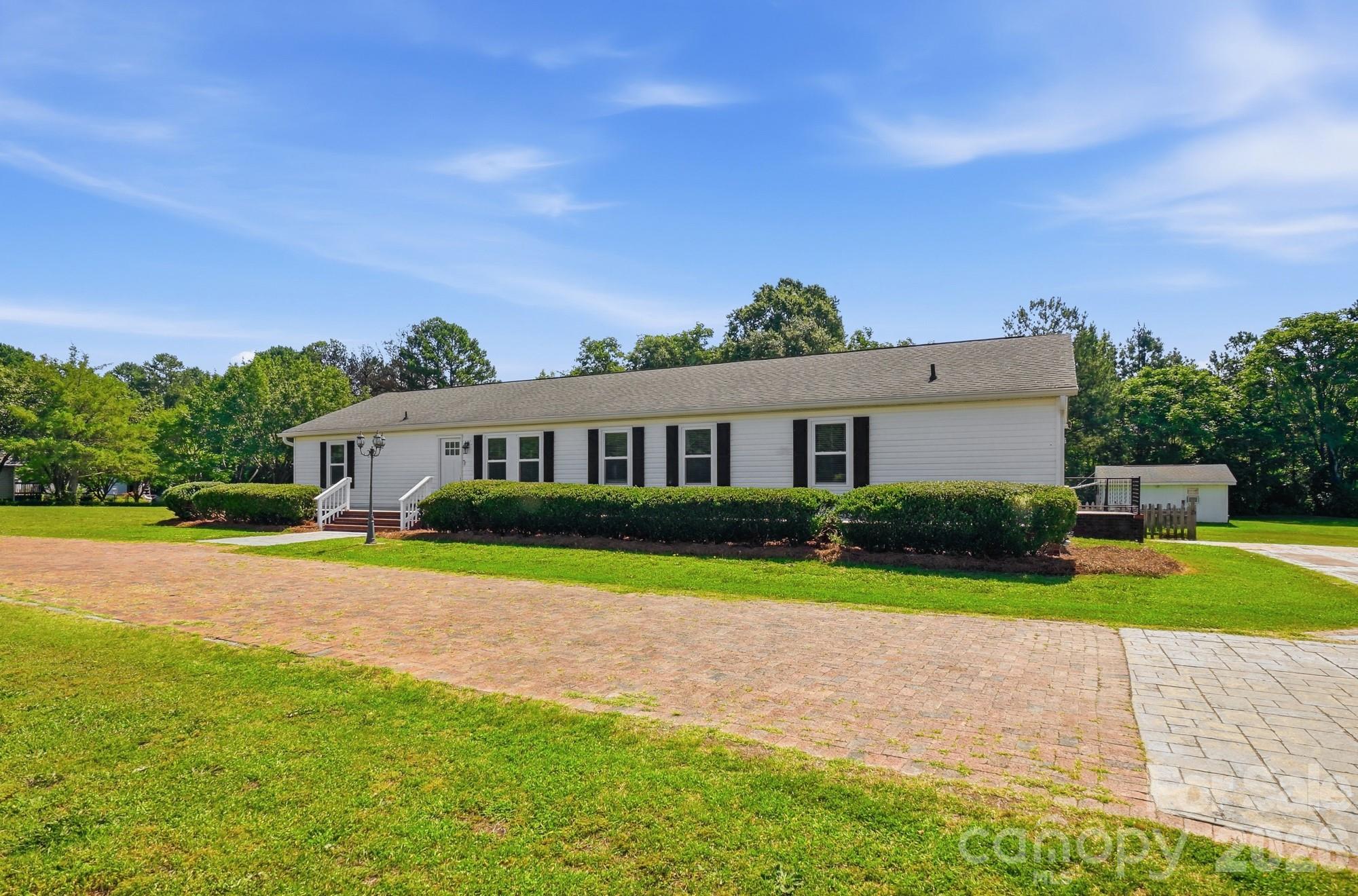 288 Farris Road — Clover