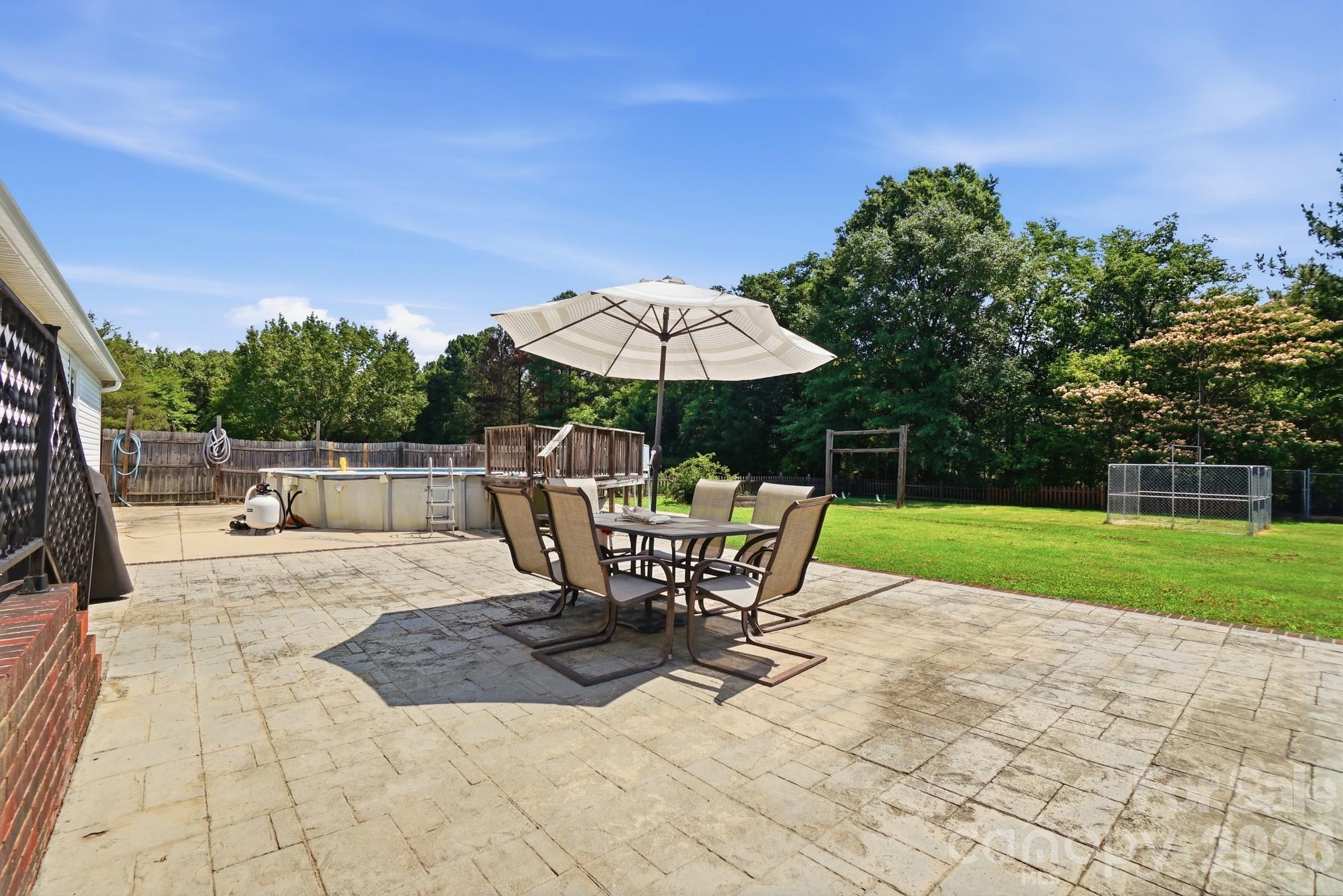 288 Farris Road — Clover
