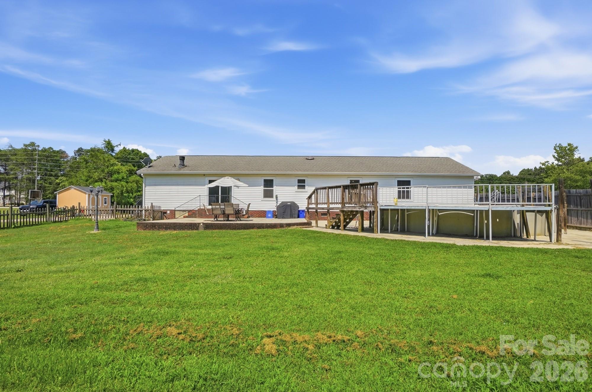 288 Farris Road — Clover