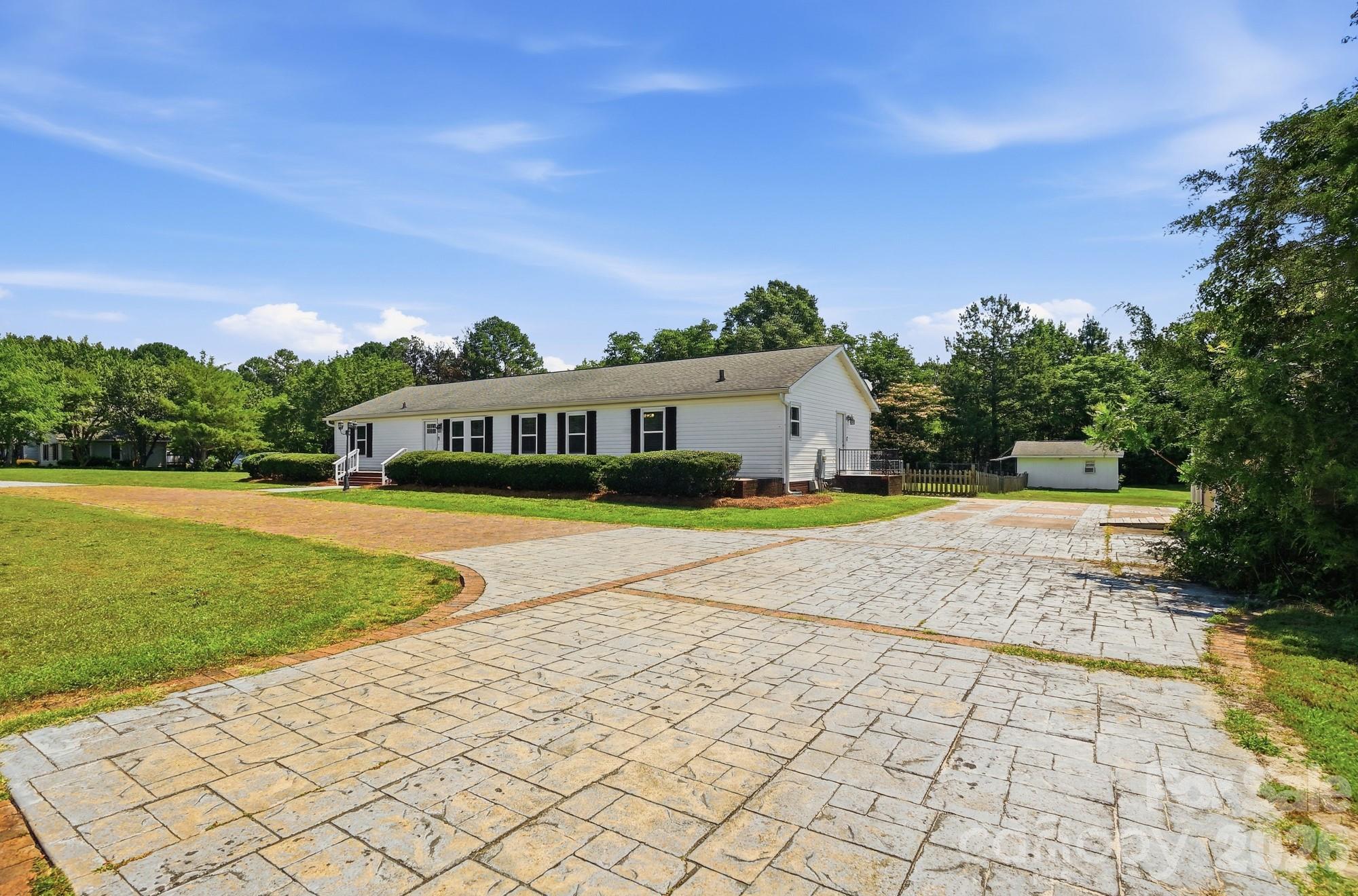 288 Farris Road — Clover