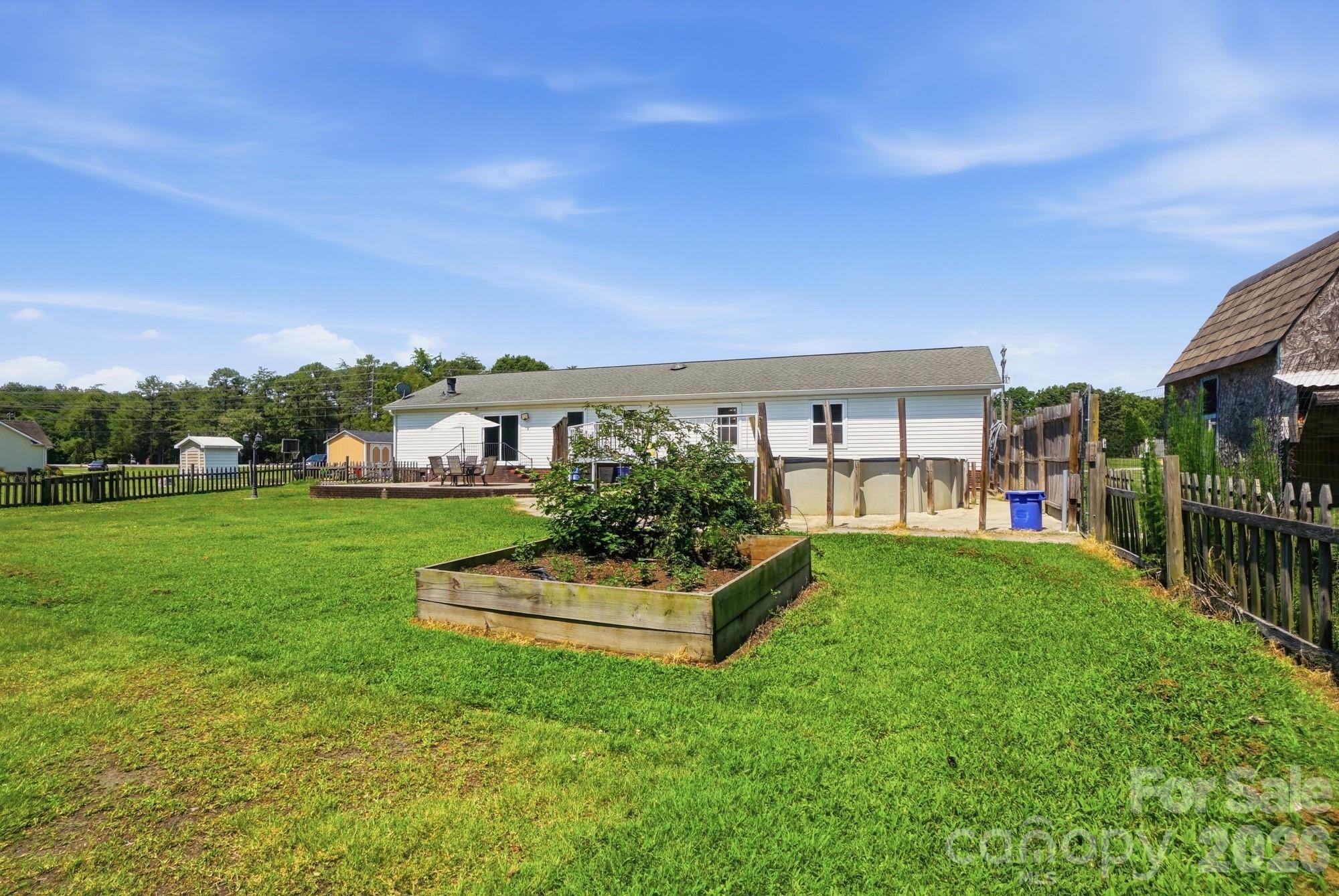 288 Farris Road — Clover