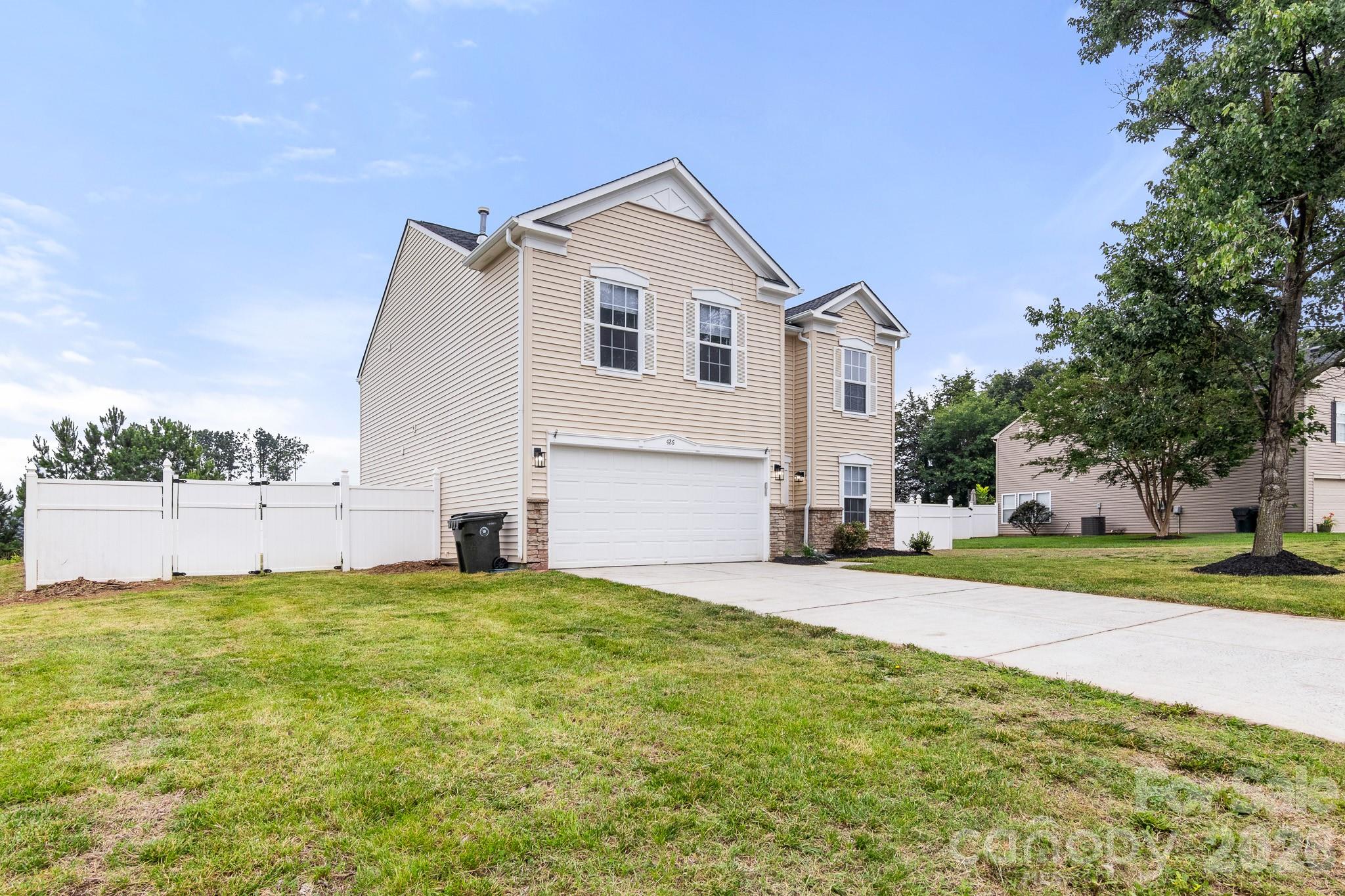 426 Brookhollow Drive — York
