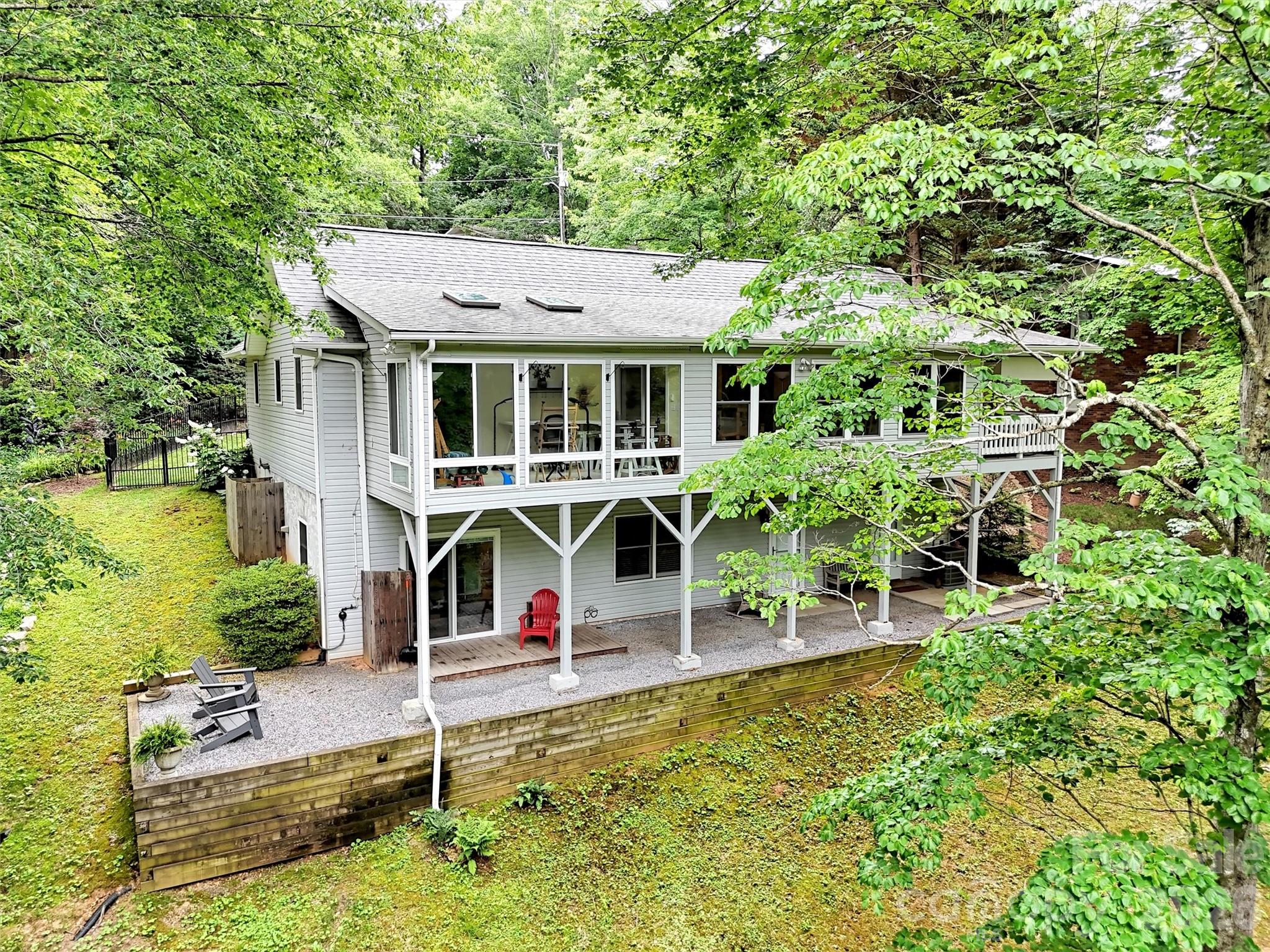 228 Crescent Drive — Lake Junaluska
