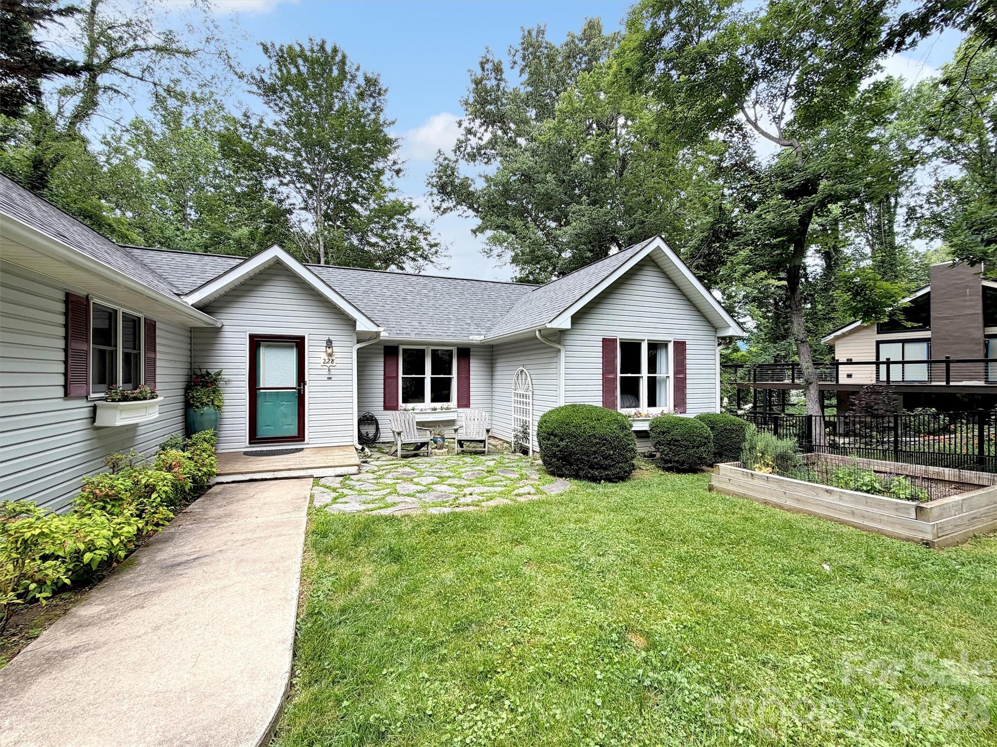 228 Crescent Drive — Lake Junaluska