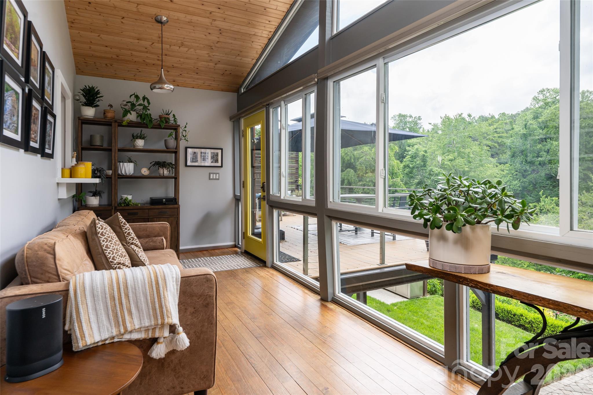 305 Lakewood Drive — Asheville