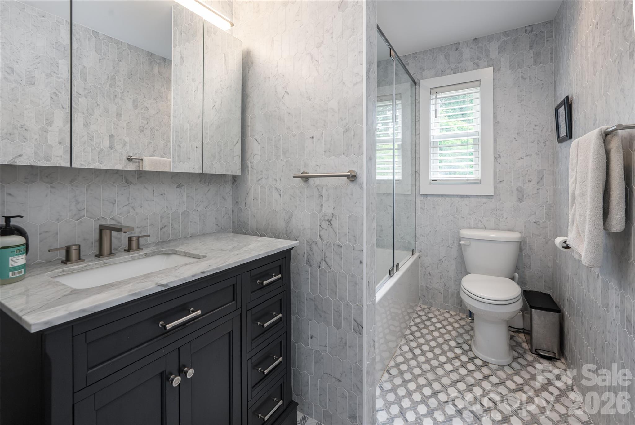 305 Lakewood Drive — Asheville