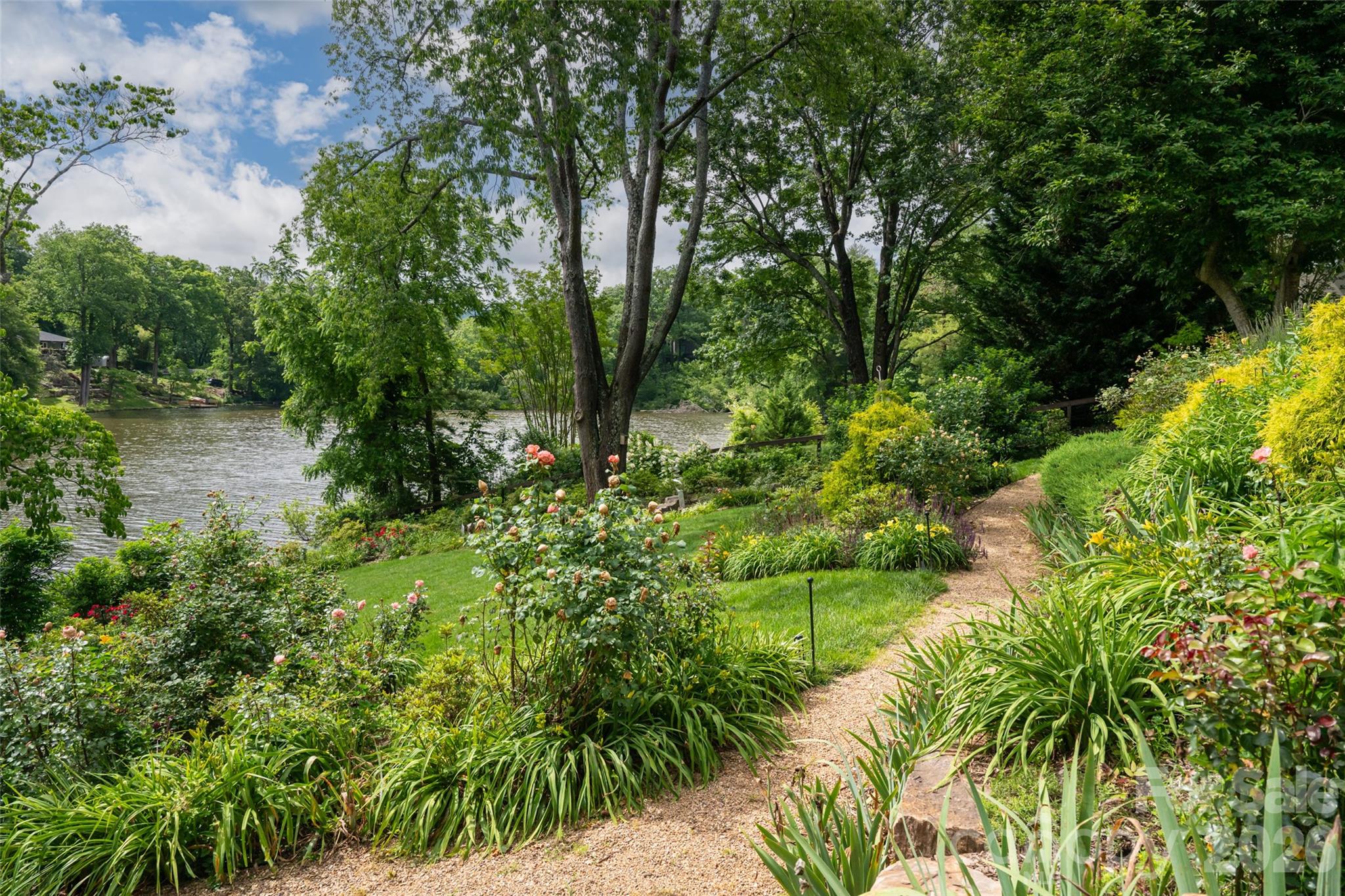 305 Lakewood Drive — Asheville