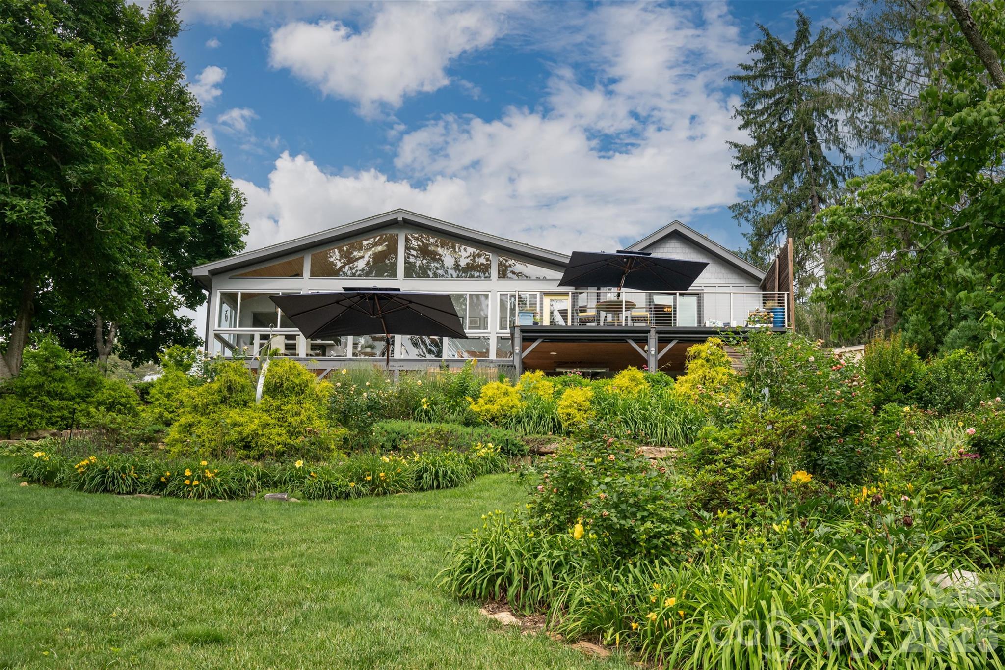 305 Lakewood Drive — Asheville