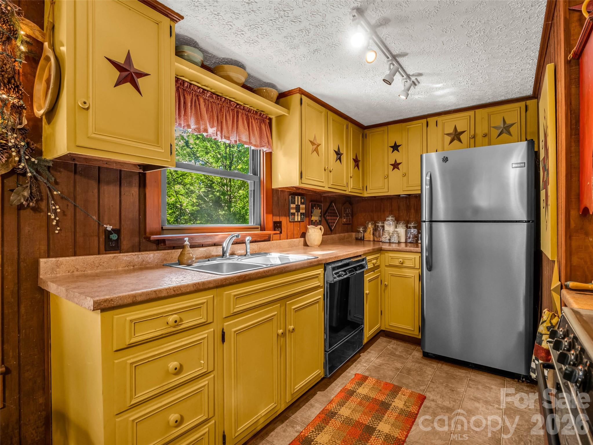 1208 Forest Lake Heights Drive — Nebo