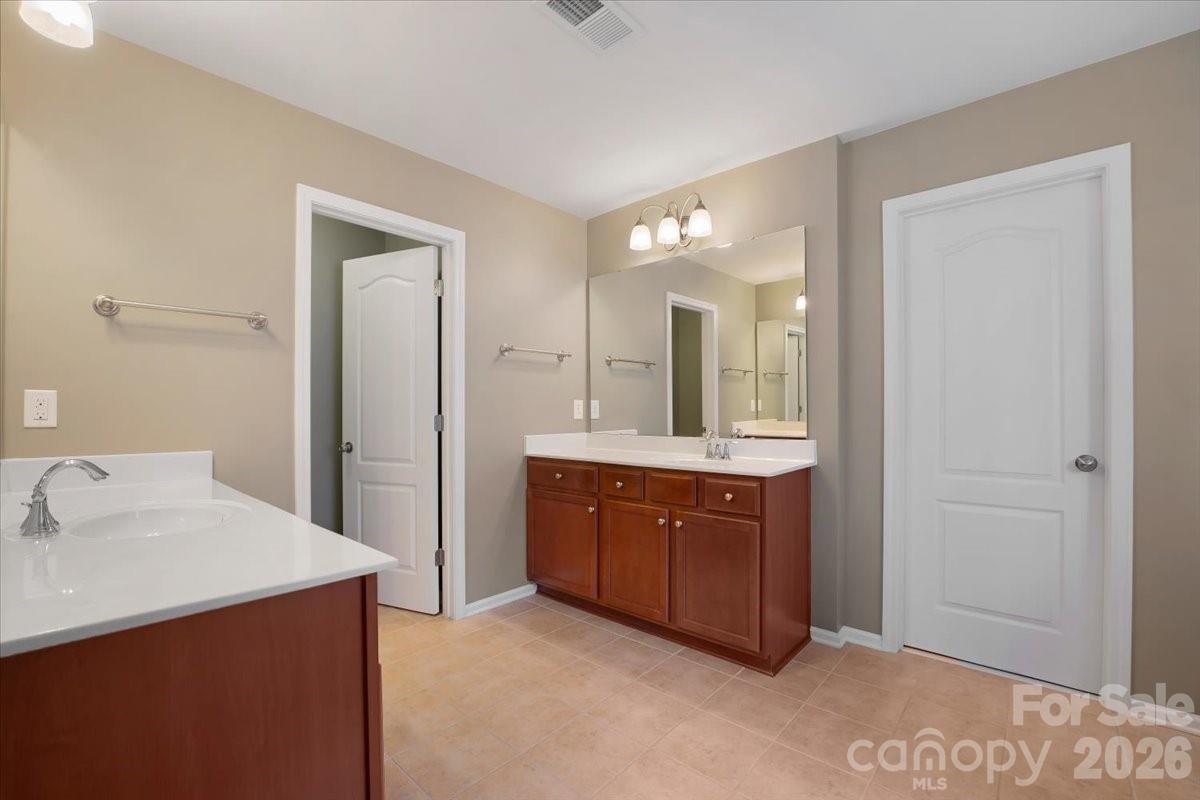 9718 Loughlin Lane — Charlotte